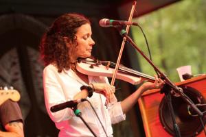 Tara Nevins | Donna The Buffalo