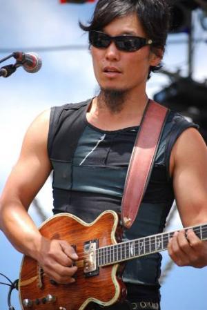 Michael Kang will perform with Everyone Orchestra