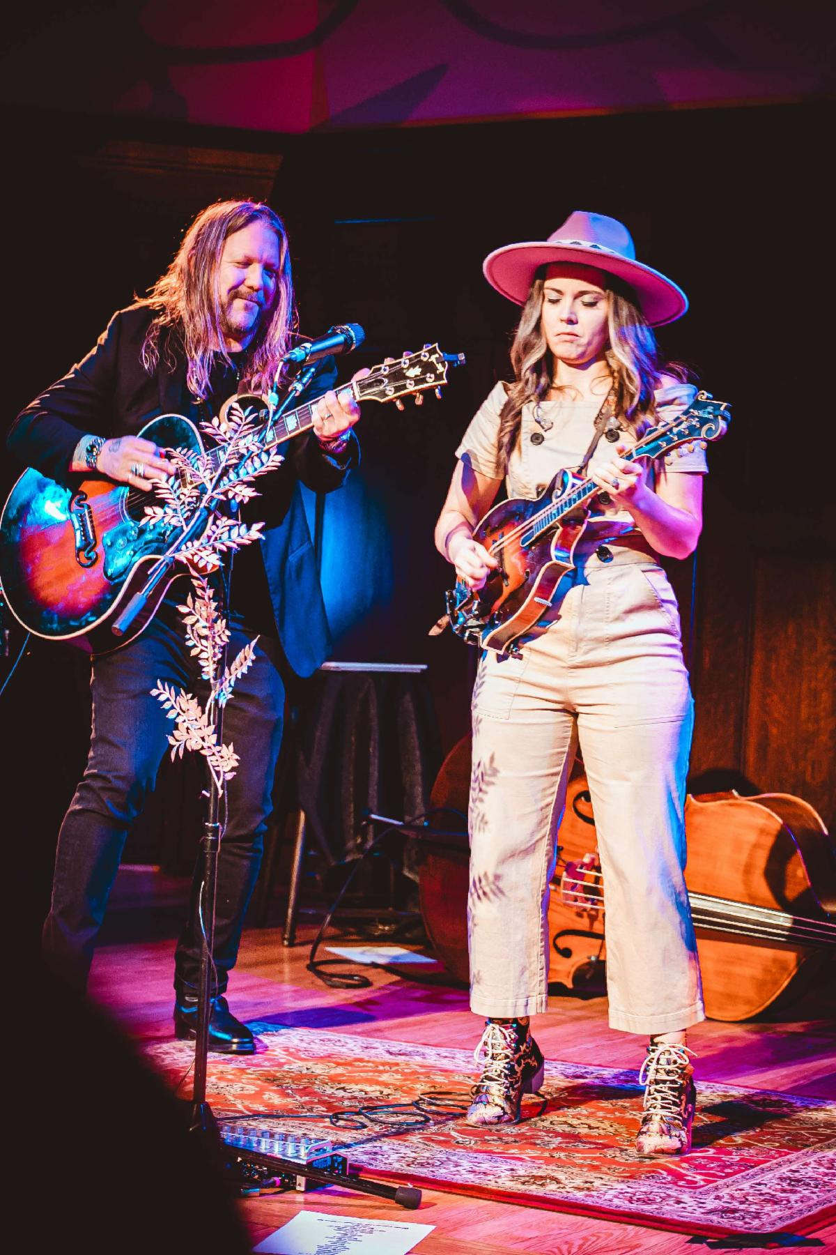 Devon Allman joins Sierra Hull in St. Louis to perform Allman Brothers classic "End of the Line"