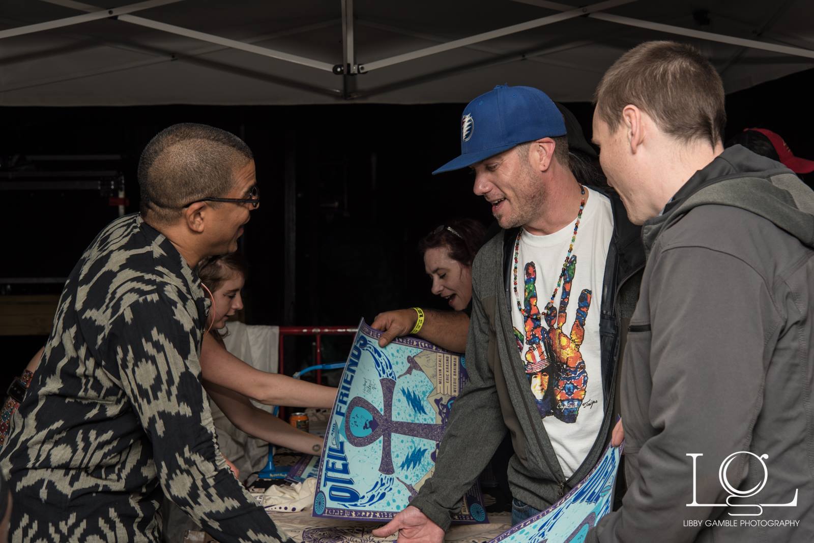 Oteil autographing some posters