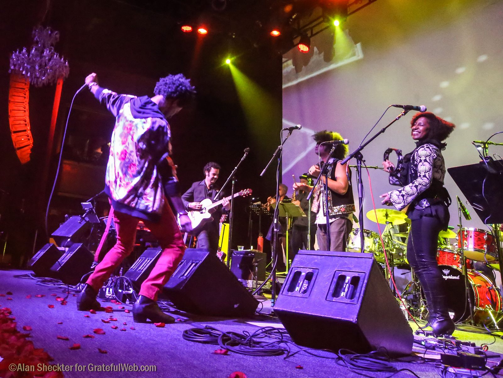 Ziek McCarter takes the lead on Sly & the Family Stone's "Sing a Simple Song" | The Fillmore