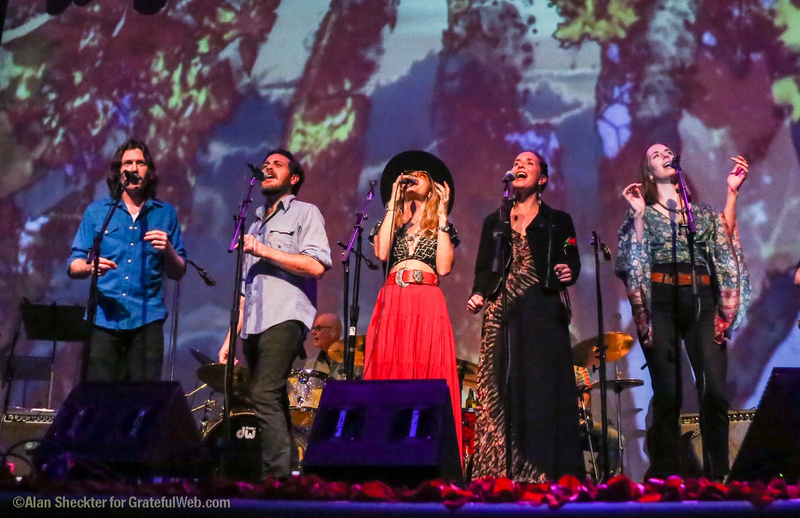 Ben and Alex Morrison of Brothers Comatose and T Sisters trio sing "California Dreaming" |The Fillmore