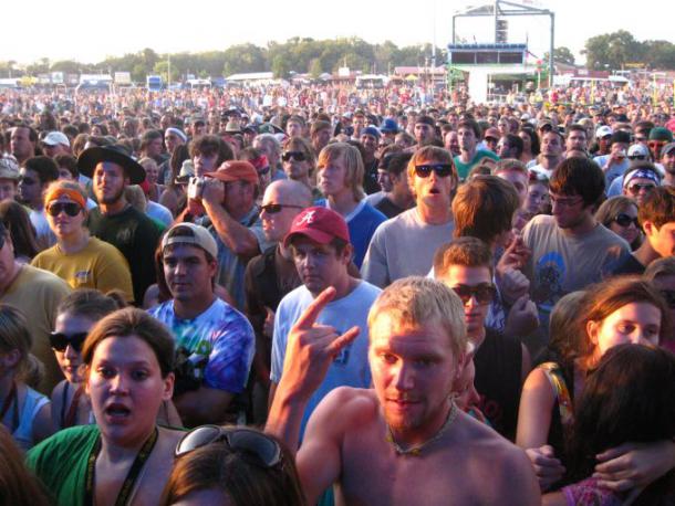 10KLF crowd | Detroit Lakes, Minnesota | Grateful Web © 2009