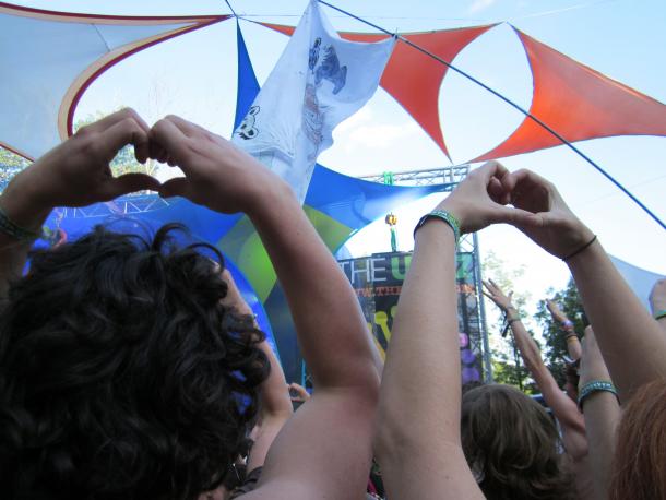 Heart Hands at Phutureprimitive | photos by Michelle Miesse