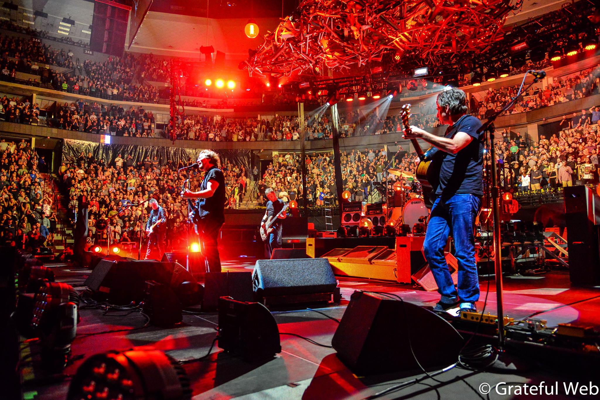 Pearl Jam reschedules European Tour to Summer 2022