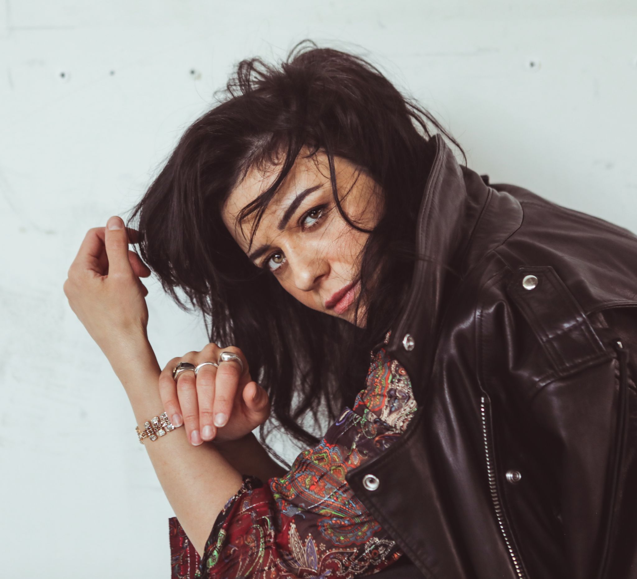 NINET TAYEB INSPIRES AWAKENING WITH POIGNANT ROCK SINGLE “WHO IS US”