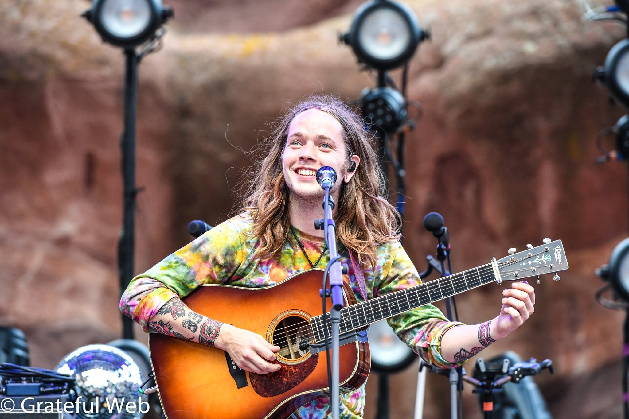 Billy Strings’ new album "Renewal" out September 24, “Fire Line” debuts