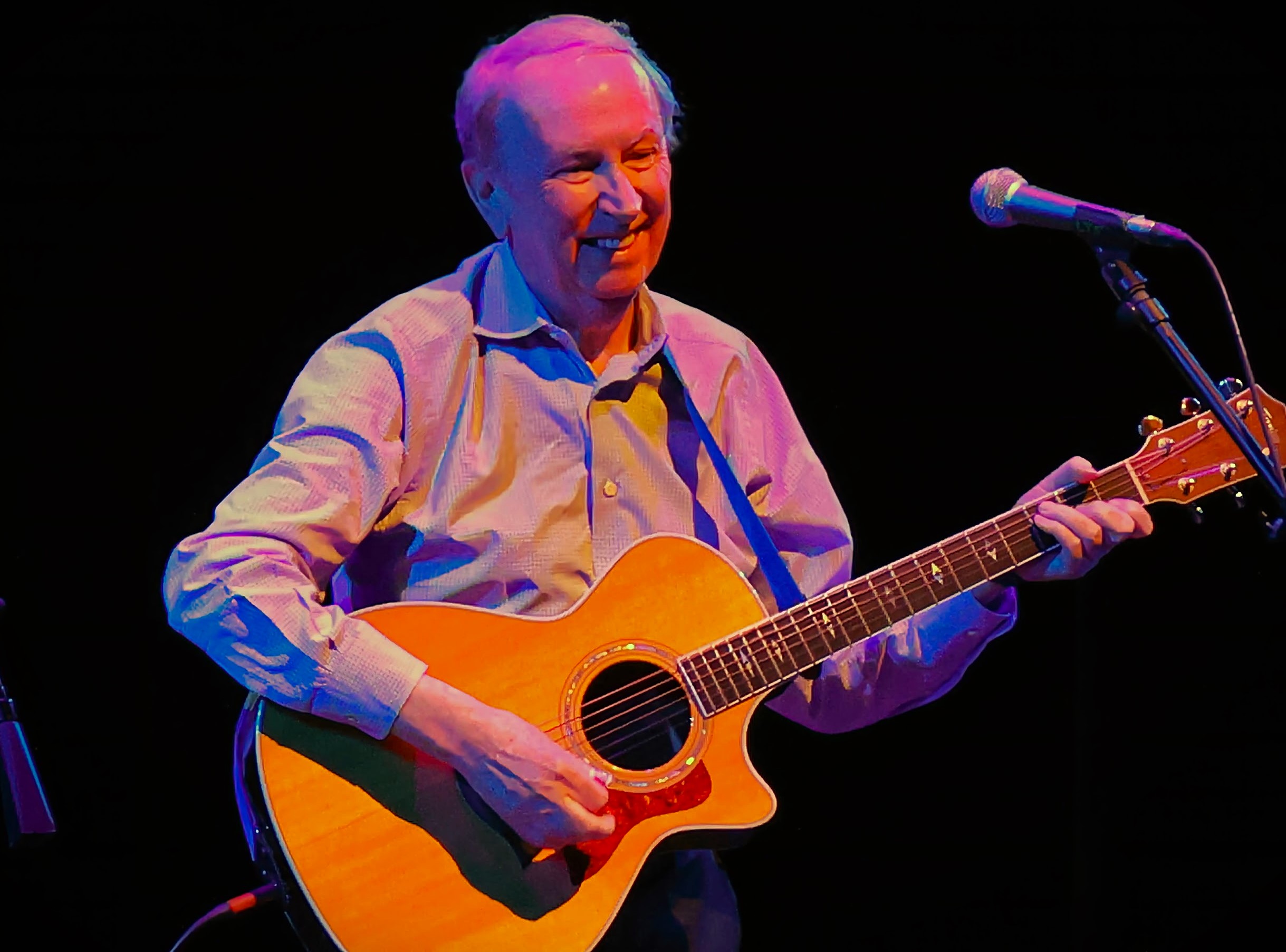 Time-Travelling Strings: Al Stewart's Enchanting Night at the Lobero Theatre