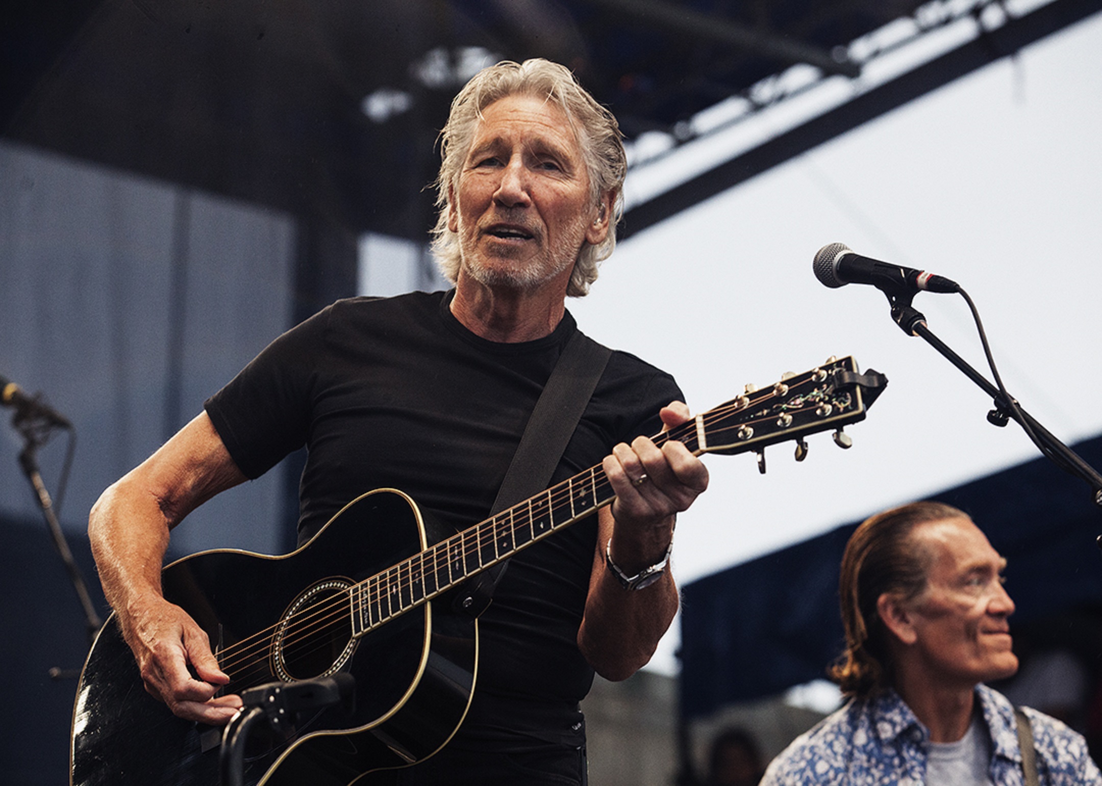 Roger Waters Performing The Wall | 12/3/2010