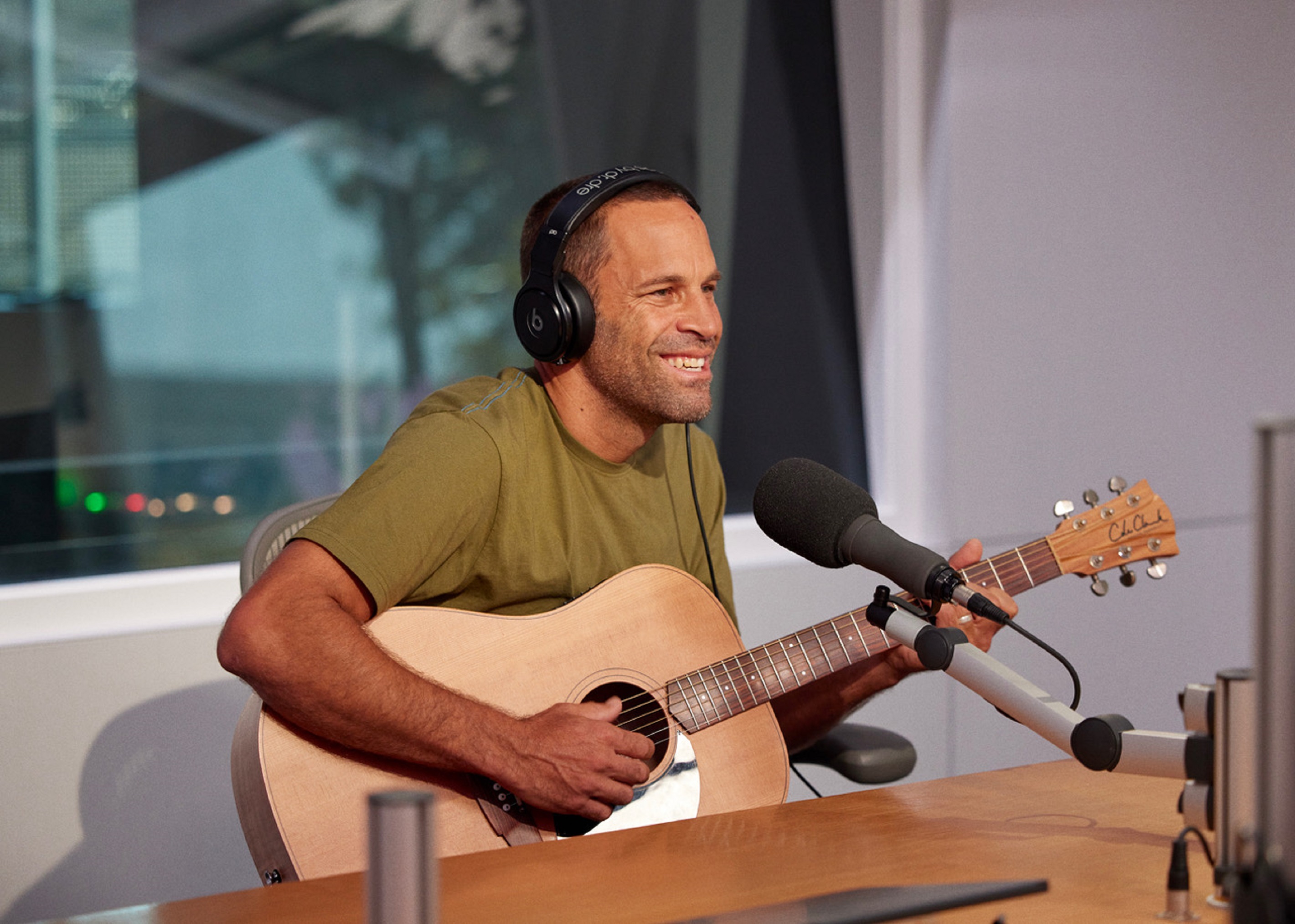 Jack Johnson Tells Apple Music About New Album 'Meet The Moonlight', Working With Blake Mills, Hearing His Music in Public, and More