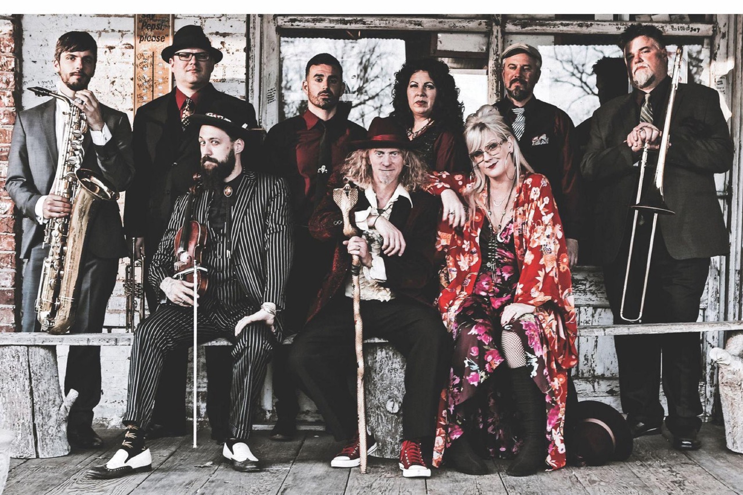 Squirrel Nut Zippers TO PERFORM “TINY BUS HOLIDAY CONCERT” TONIGHT