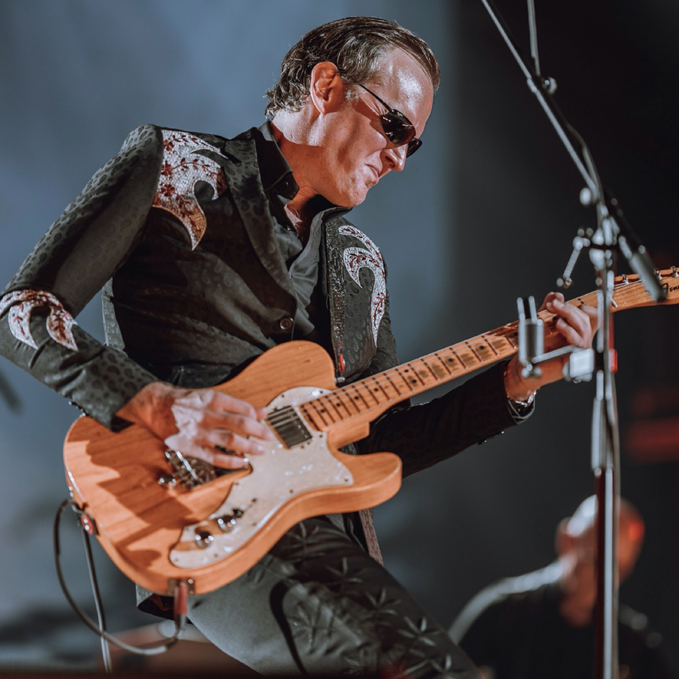 who is on tour with joe bonamassa