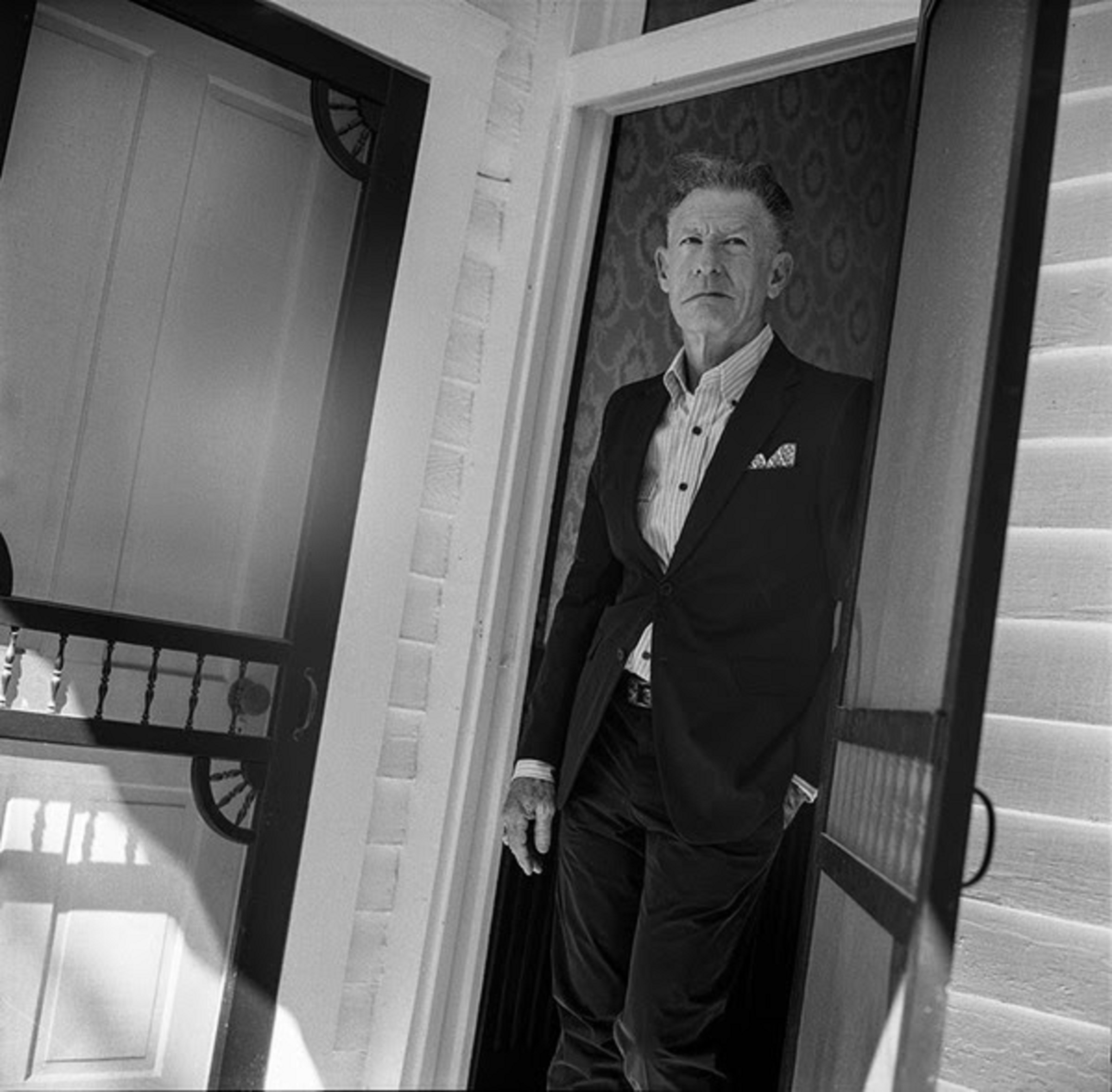 Lyle Lovett debuts new song “Pants Is Overrated” + 12th Of June due May 13 on Verve