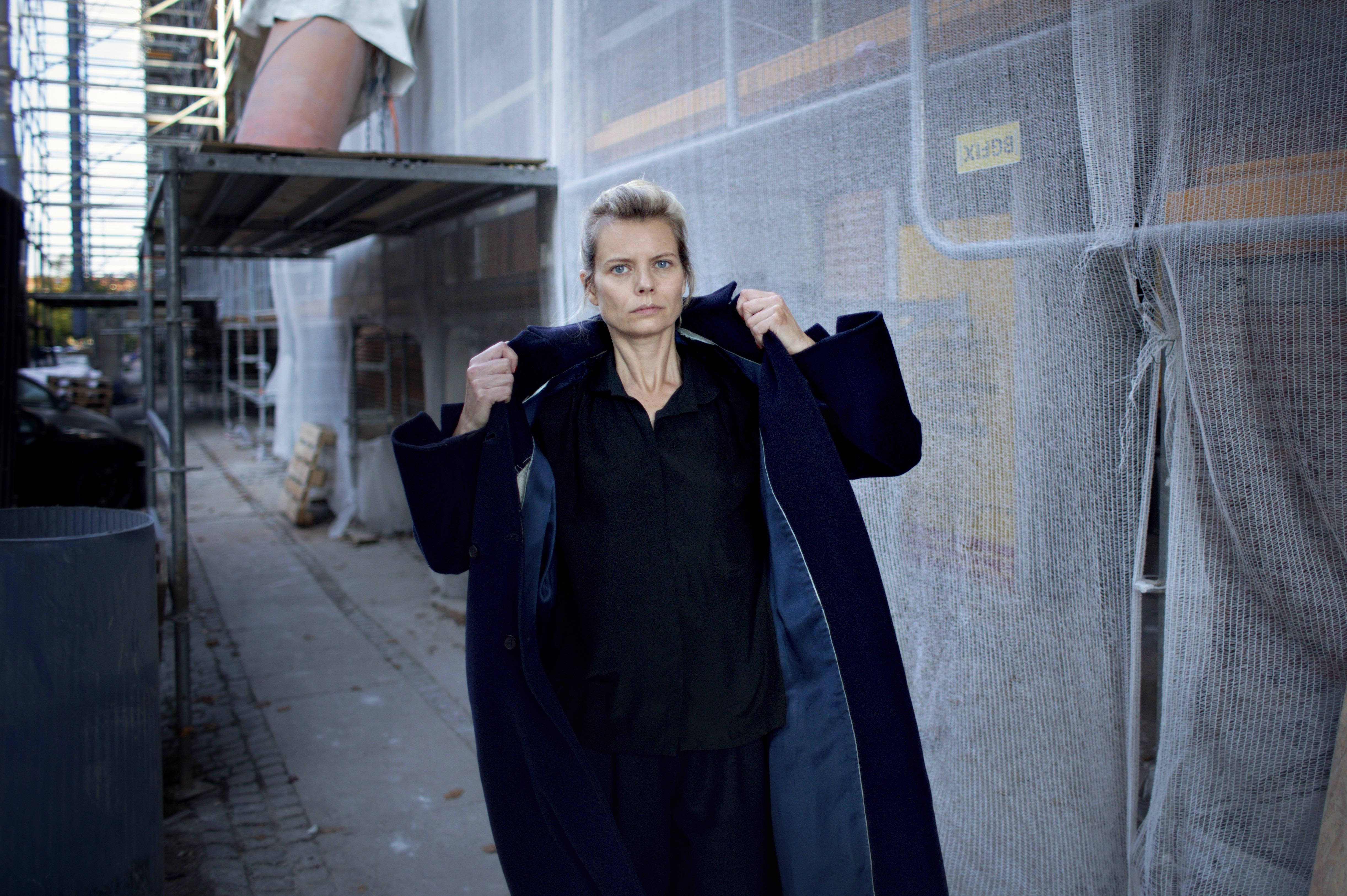 Henriette Sennenvaldt Releases Dark Jazz Lament “Very Fantastic”