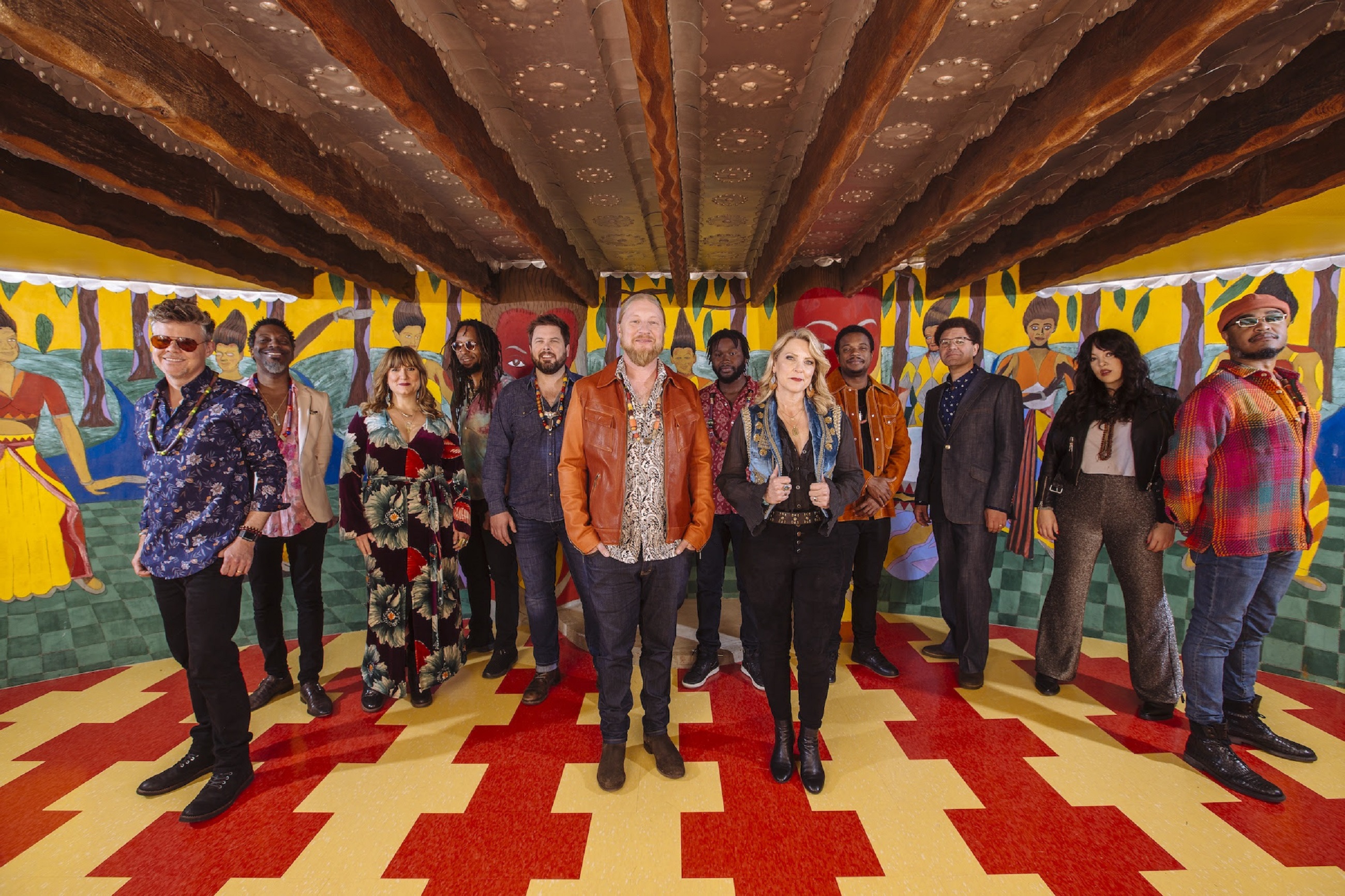 Tonight Join Tedeschi Trucks For Intimate Chat First Look At New Episode Of I Am The Moon 