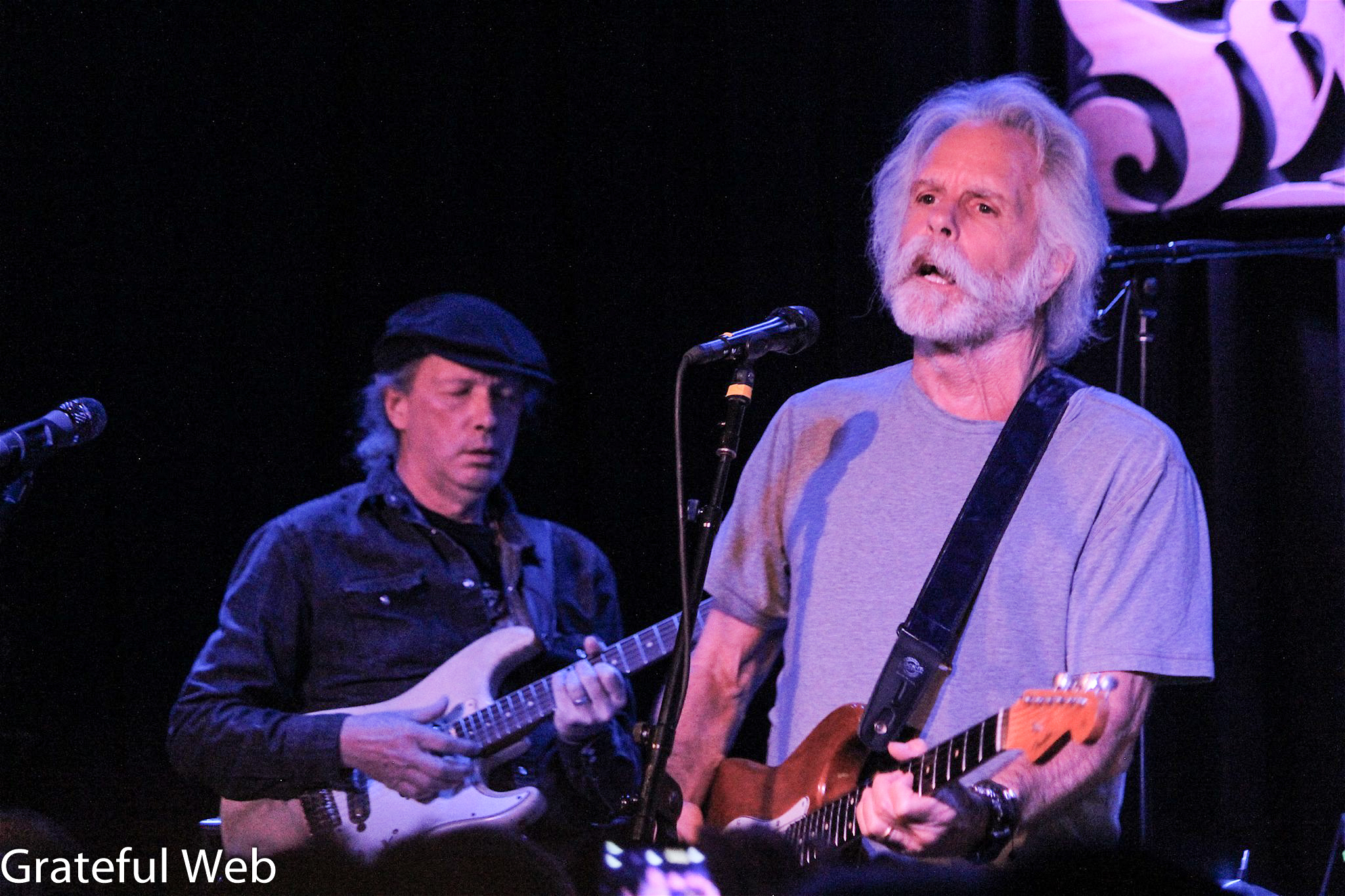 Steve Kimock playing with Bob Weir