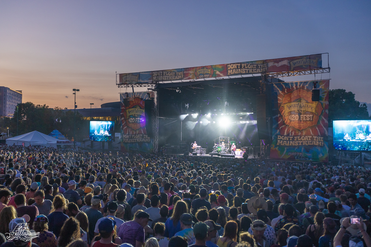 Huge crowds to close out the festival | Oysterhead