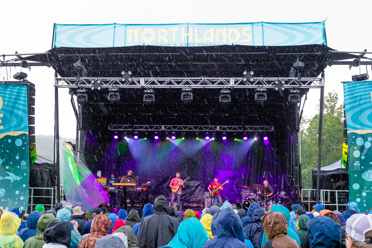 Neighbor played through the rain | Northlands