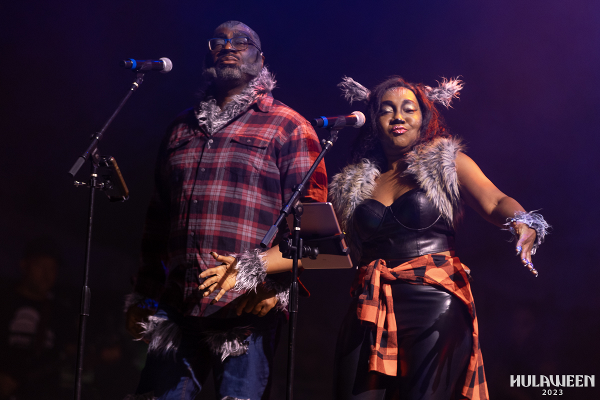 Singers Rhonda Thomas and Cleveland P. Jones | Hulaween