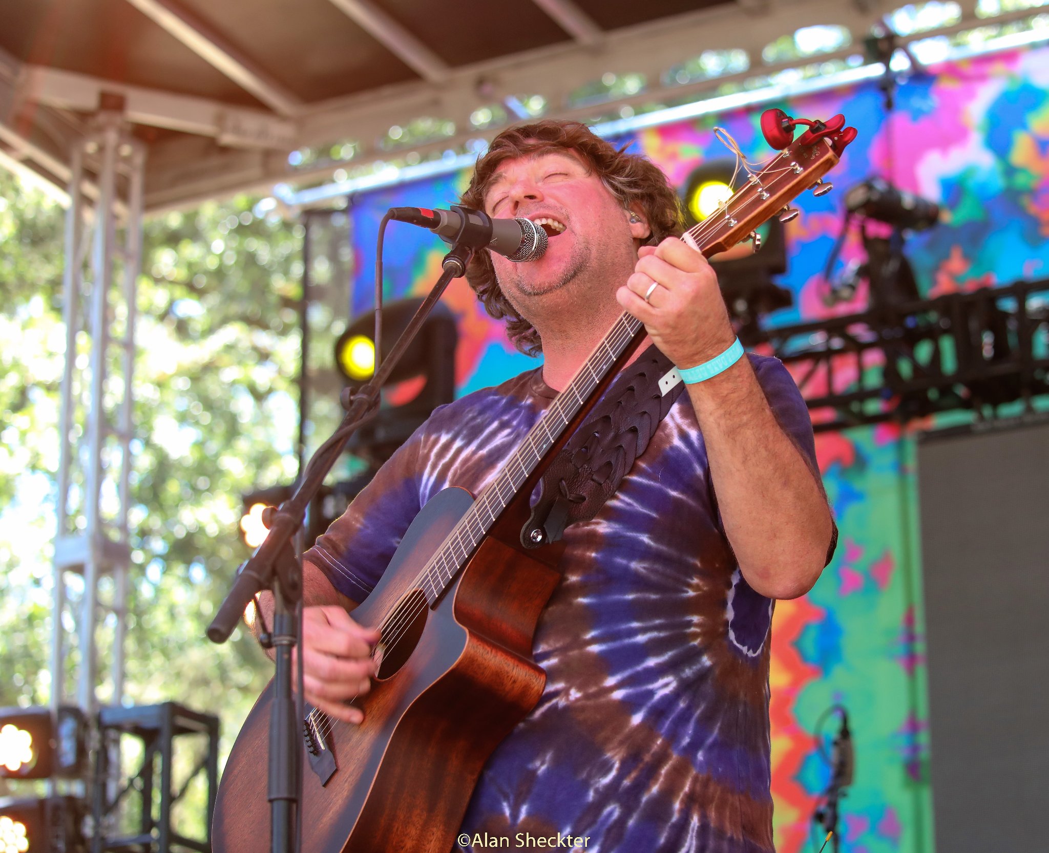 Keller Williams leads Grateful Grass on Sunday