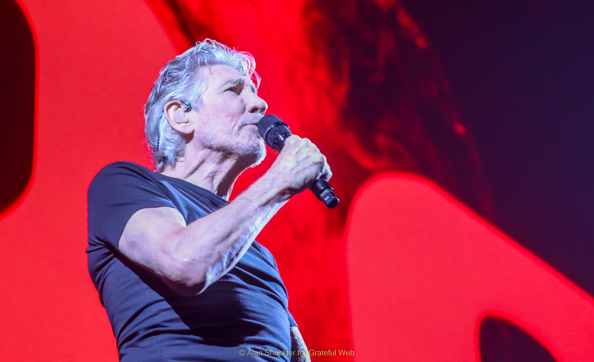 Roger Waters - photos by Alan Sheckter