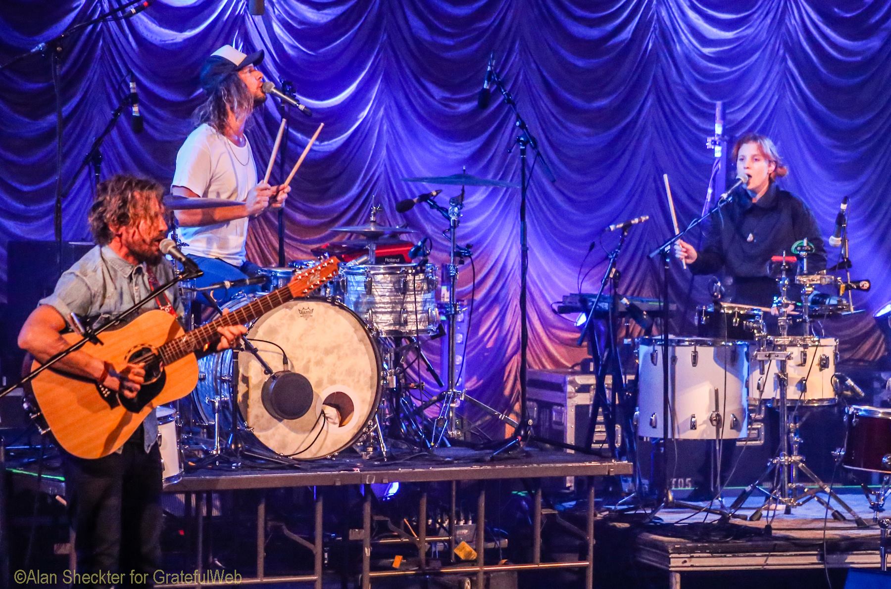 John Butler Trio | Sacramento, CA to John Butler and long-time Trio drummer Grant Gerathy, along with new percussionist Lozz Benson, at right.