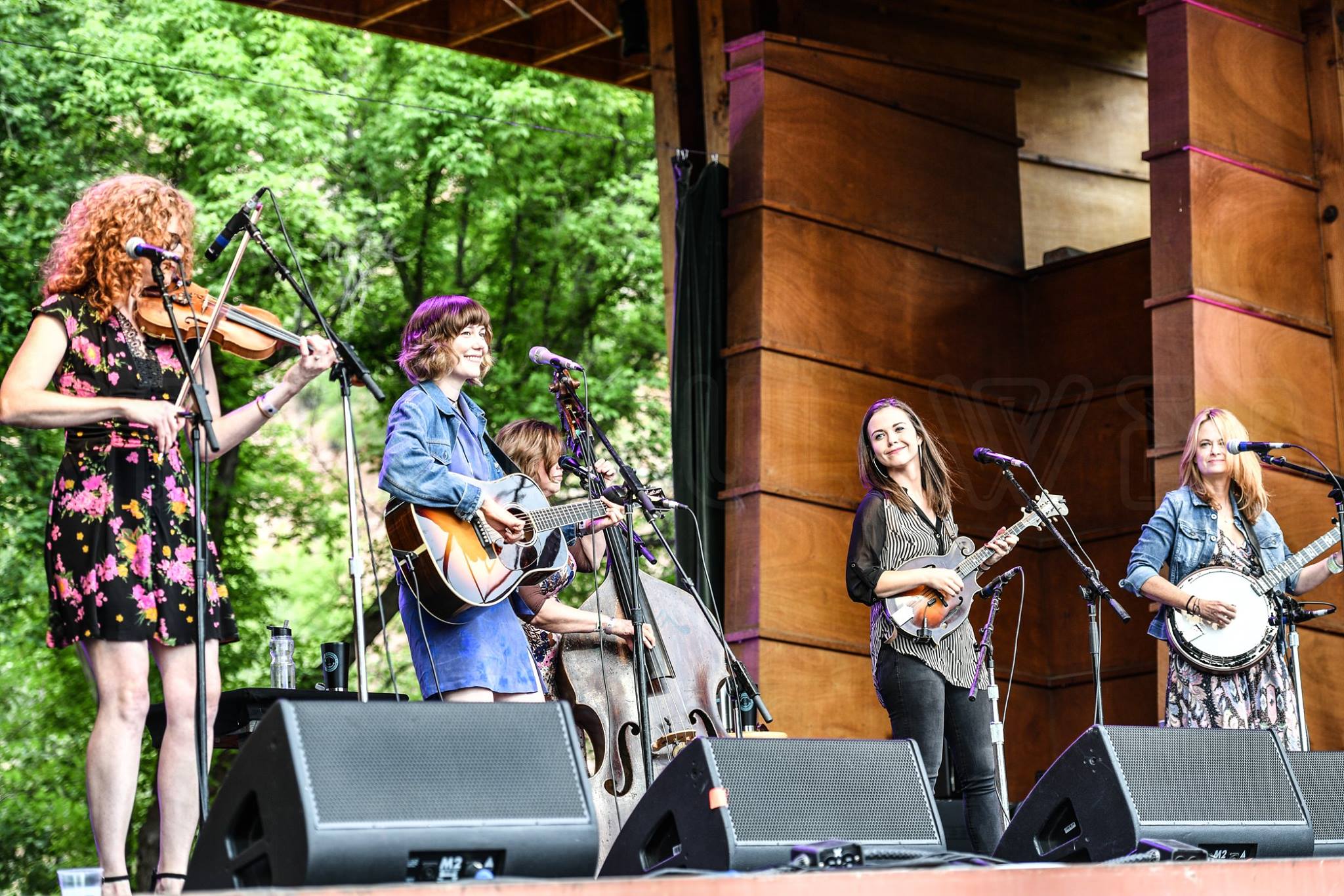 Molly Tuttle with Alison Brown, Becky Buller, Sierra Hull, & Missy Raines