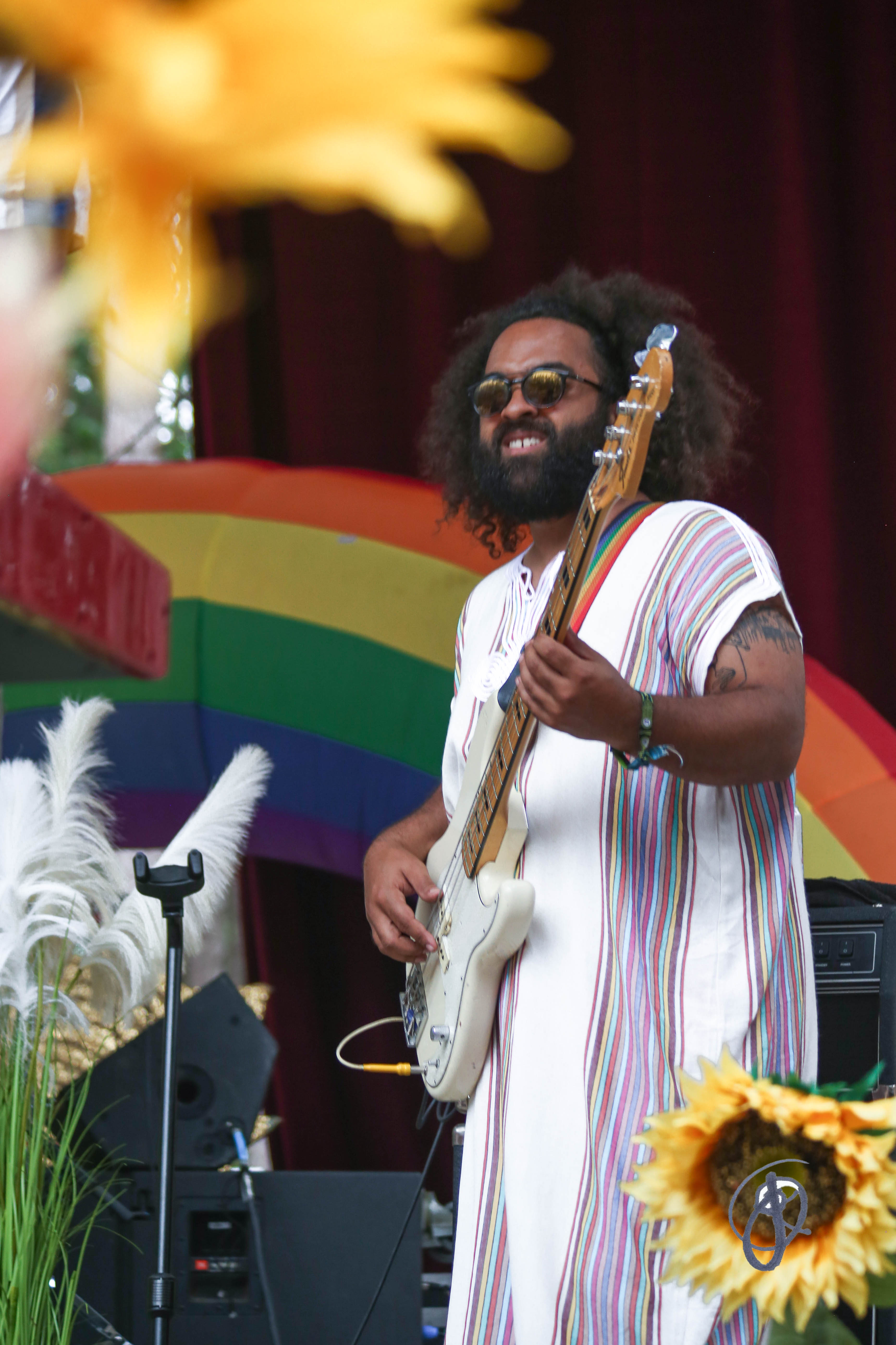 Jason Combs of Joe Hertler and the Rainbow Seekers | Photo by June Jameson