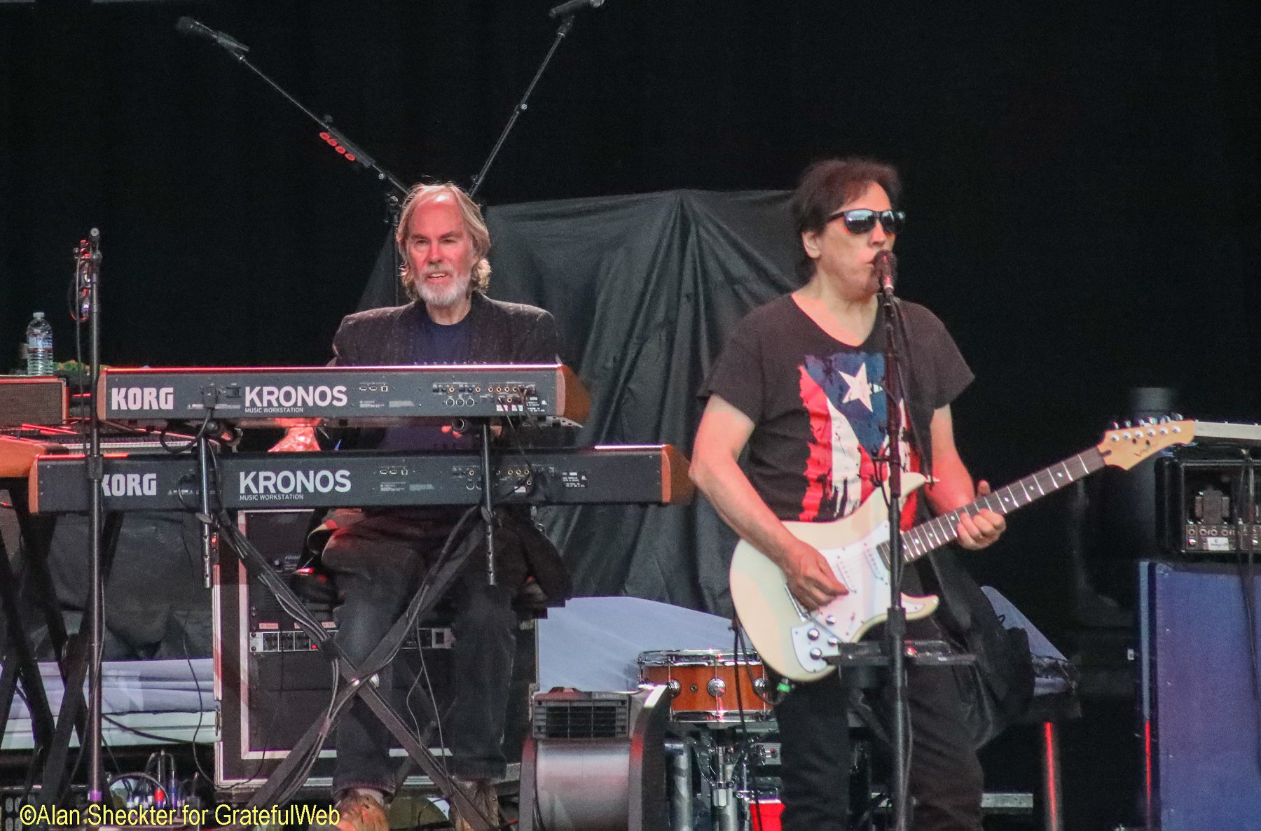 Bill Payne sitting in with The Doobie Brothers