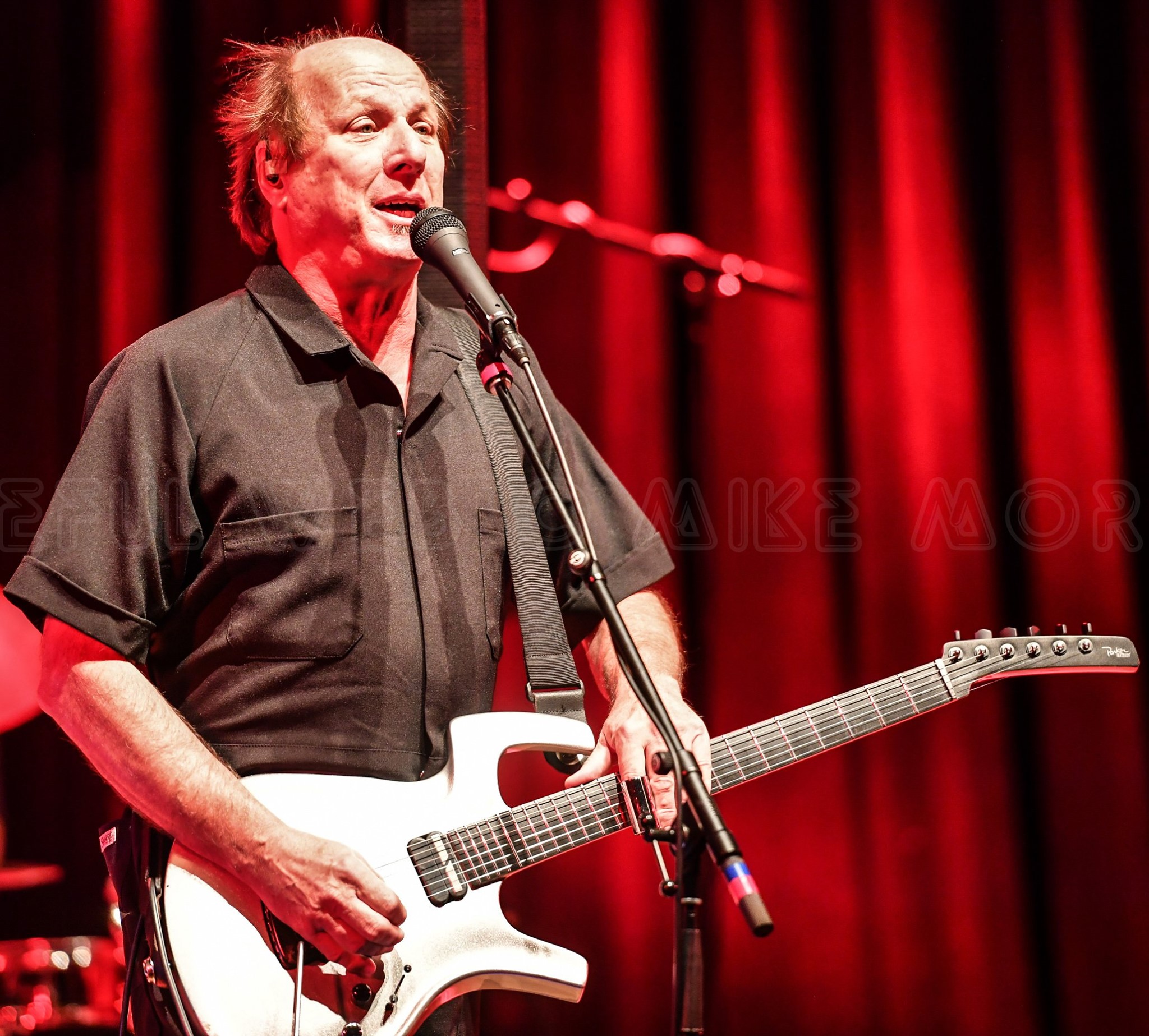 Adrian Belew - photo by moran