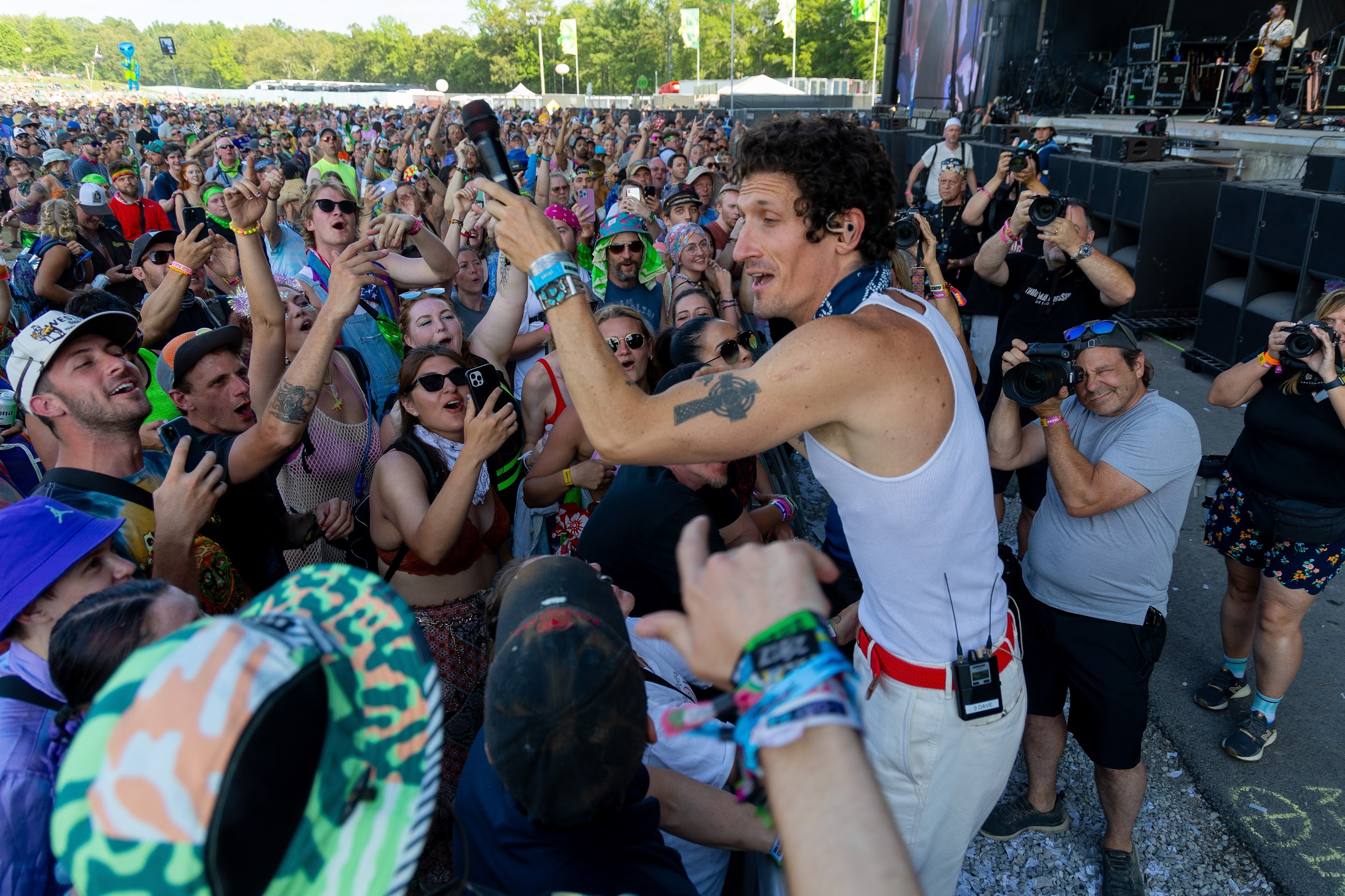 David Shaw hanging with the fans | Bonnaroo 2023