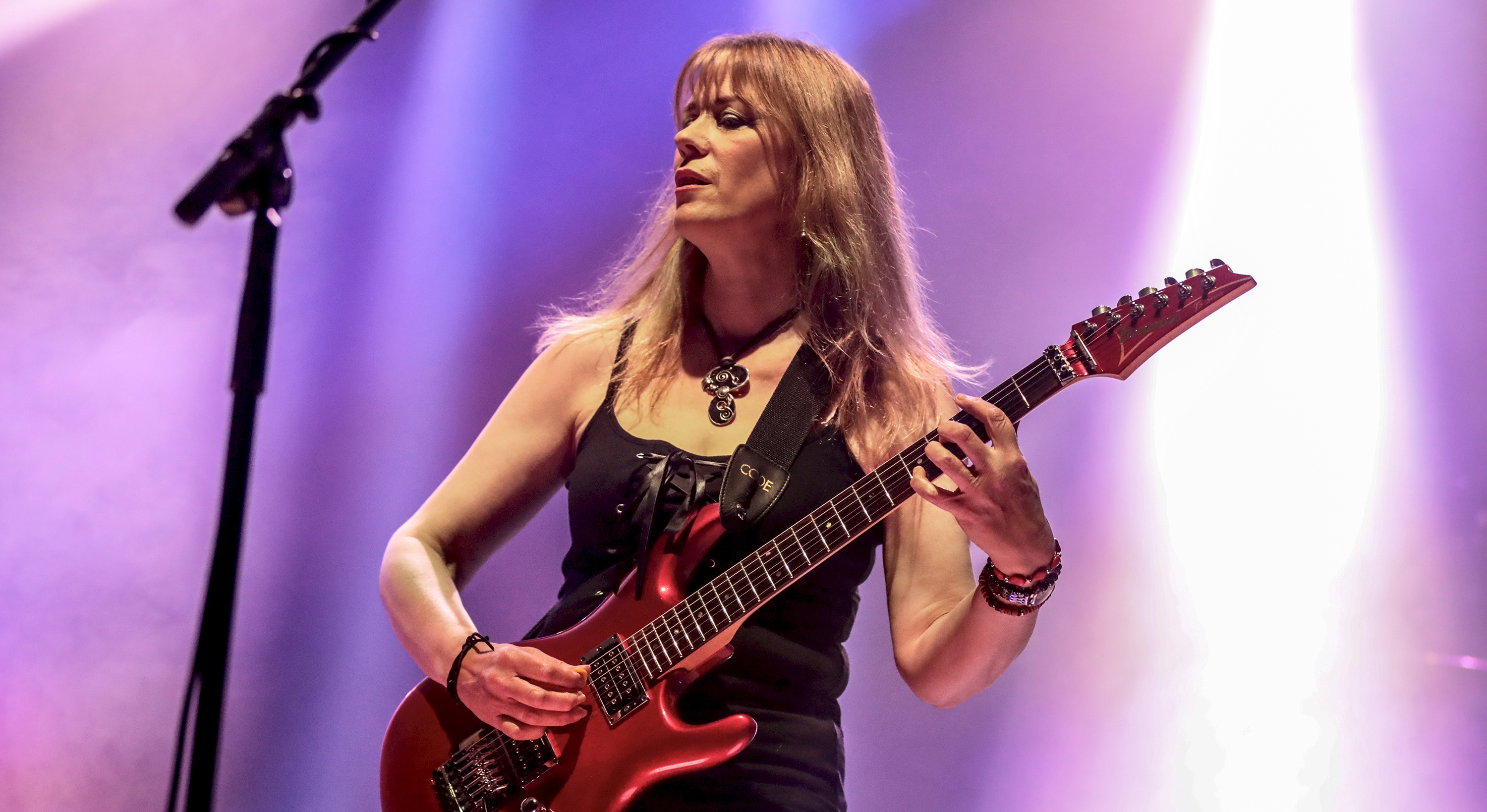Amanda Lehmann Live | with "Red" | Photo by Mick Bannister