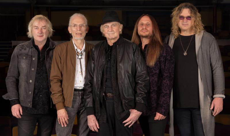 YES (L-R): Geoff Downes, Steve Howe, Alan White, Jon Davison, Billy Sherwood Photo Credit: Gottlieb Bros.