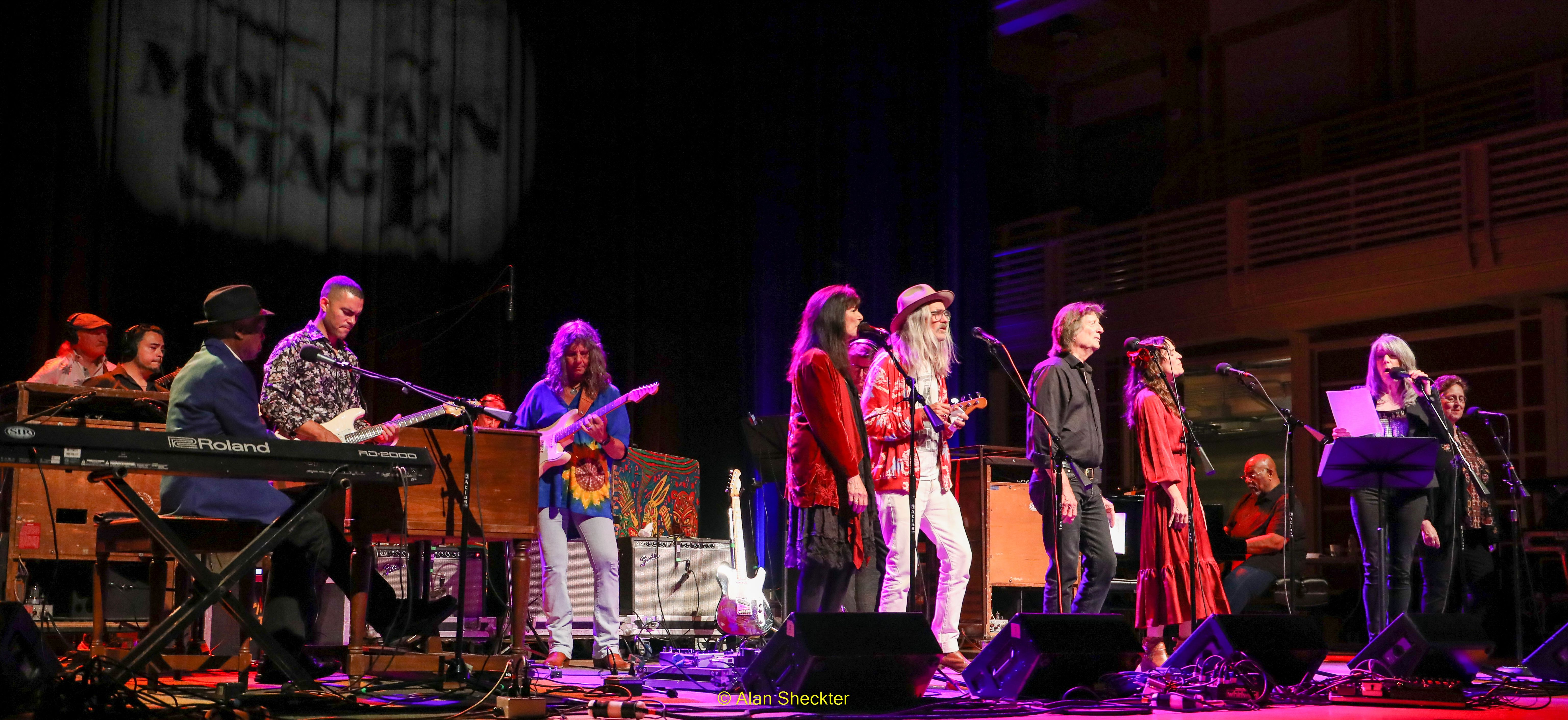 Booker T. Jones, Ted Jones, Nina Gerber, Karla Bonoff, Steve Poltz, Chris Smither, Amber Rubarth, Bob Thompson (piano), Kathy Mattea, and Julie Adams. 