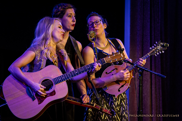 Fox Crossing Stringband