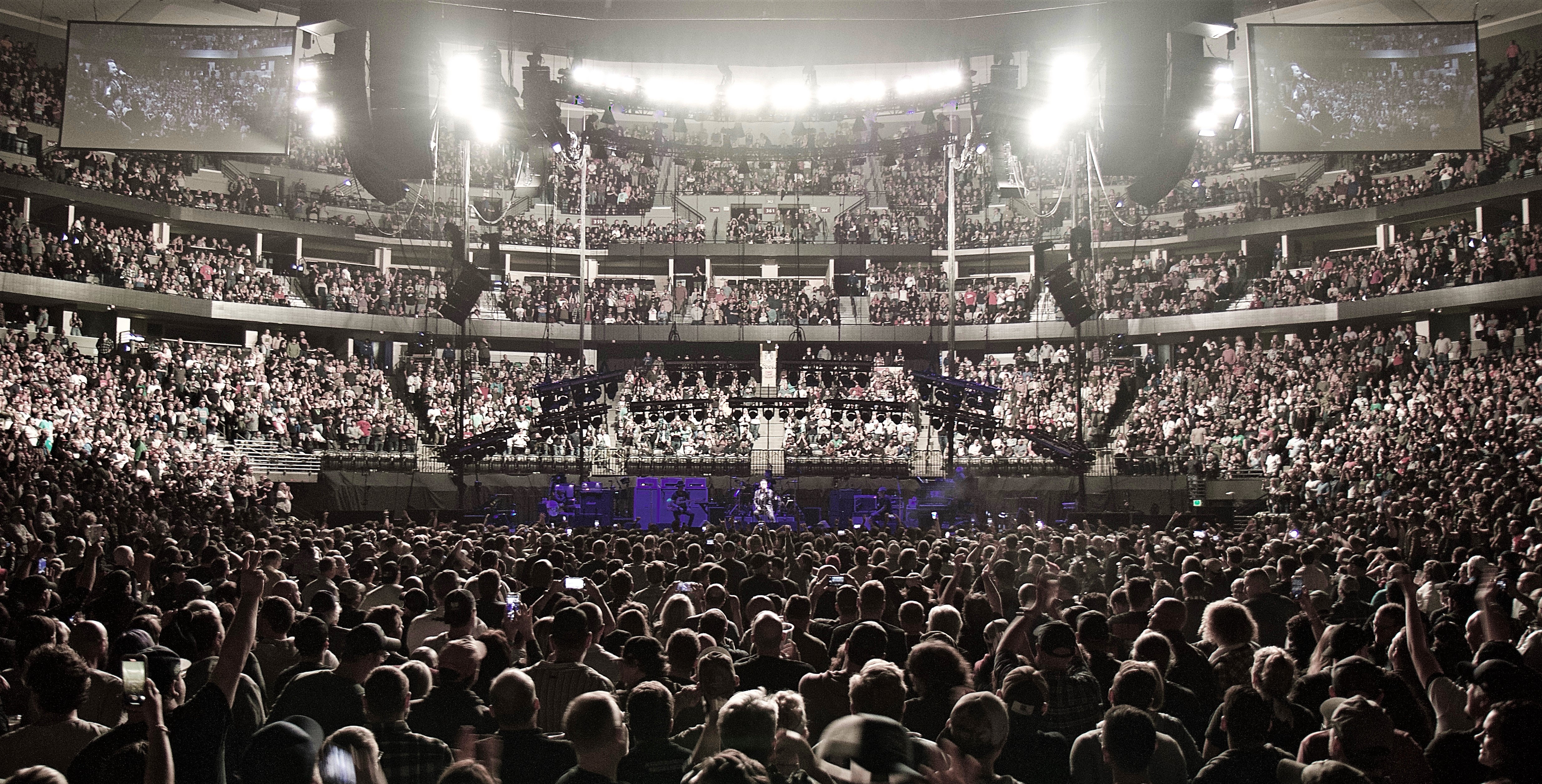 Pearl Jam | Ball Arena | Denver, CO - photos by Jake Cudek