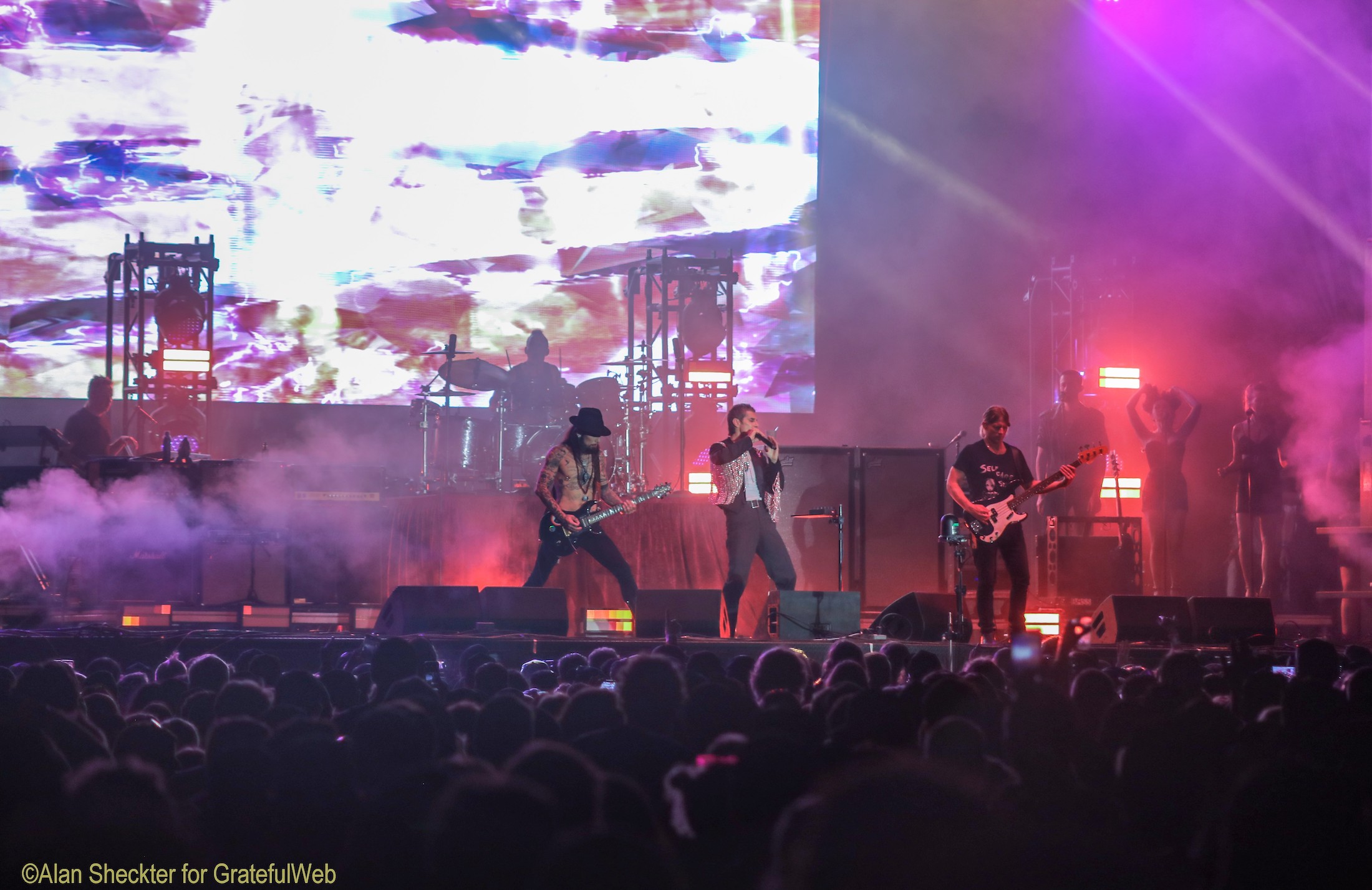 Jane's Addiction | (L/R) Dave Navarro, Perry Farrell, Chris Chaney