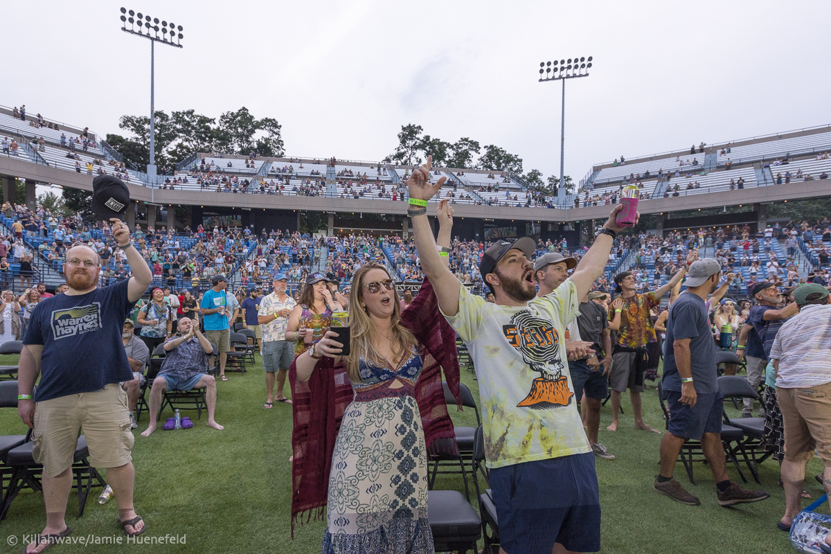 Fans enjoying the show | Billy Strings