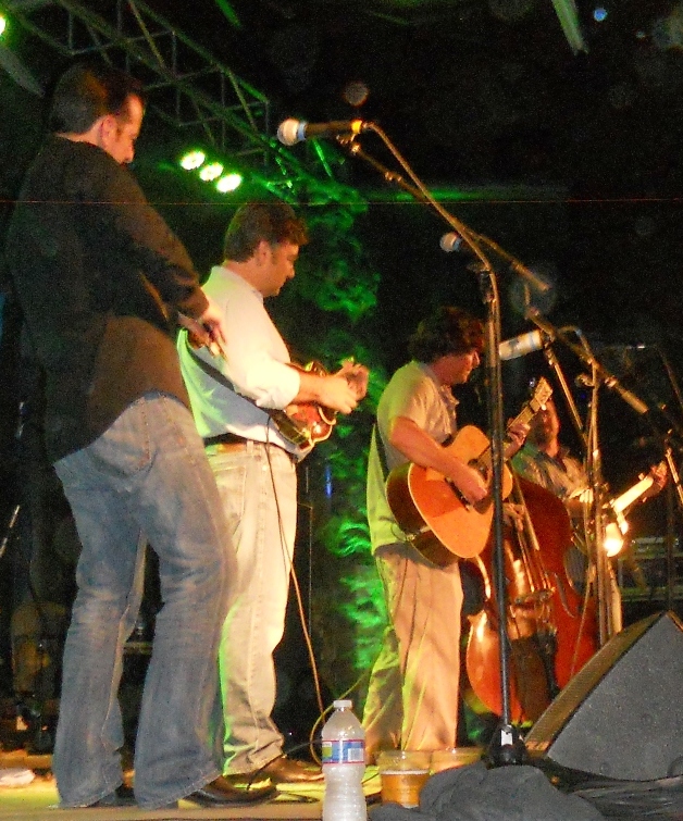 Keller Willams w/ Traveln' McCourys