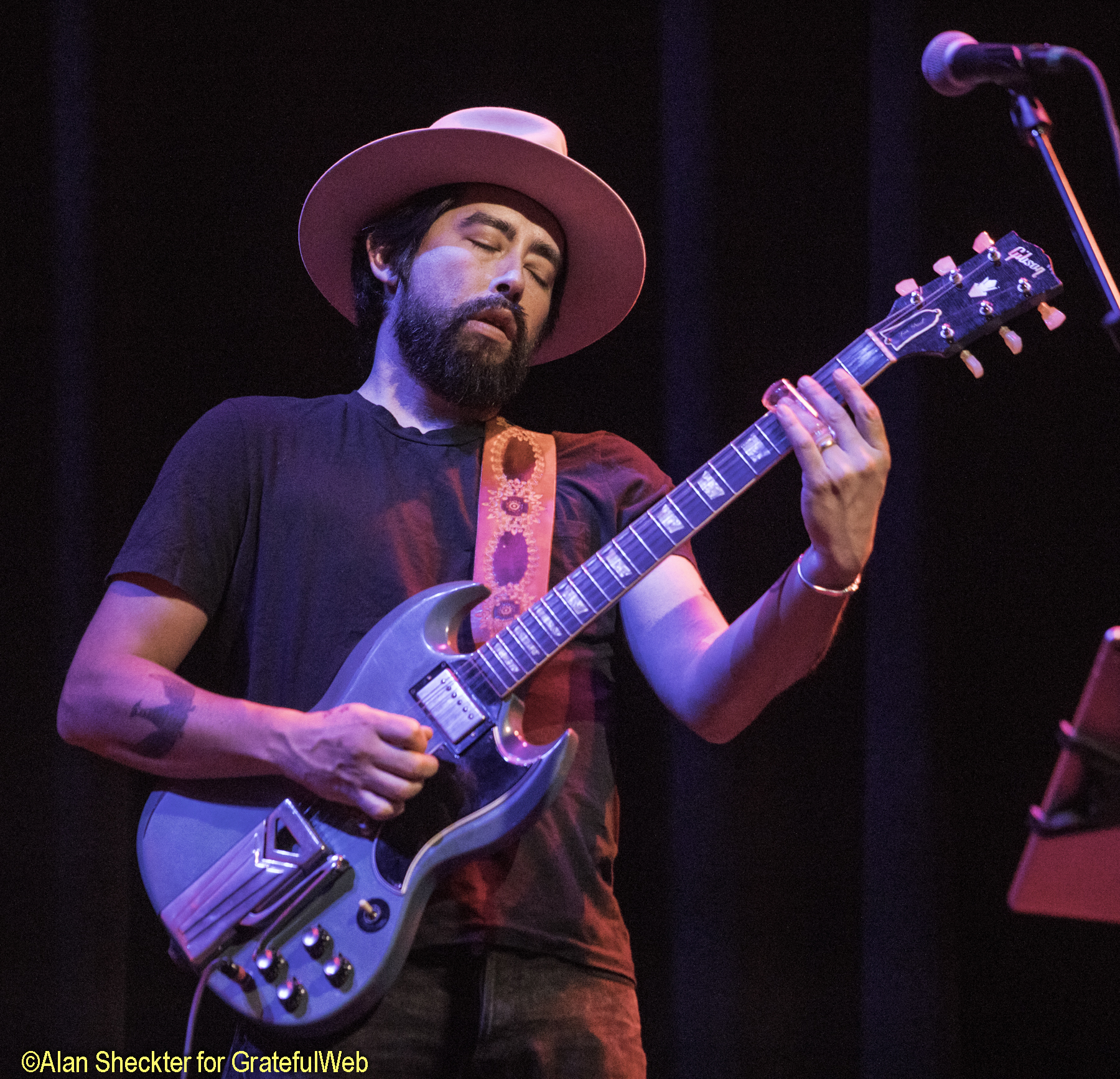 Jackie Greene | photo by Alan Sheckter