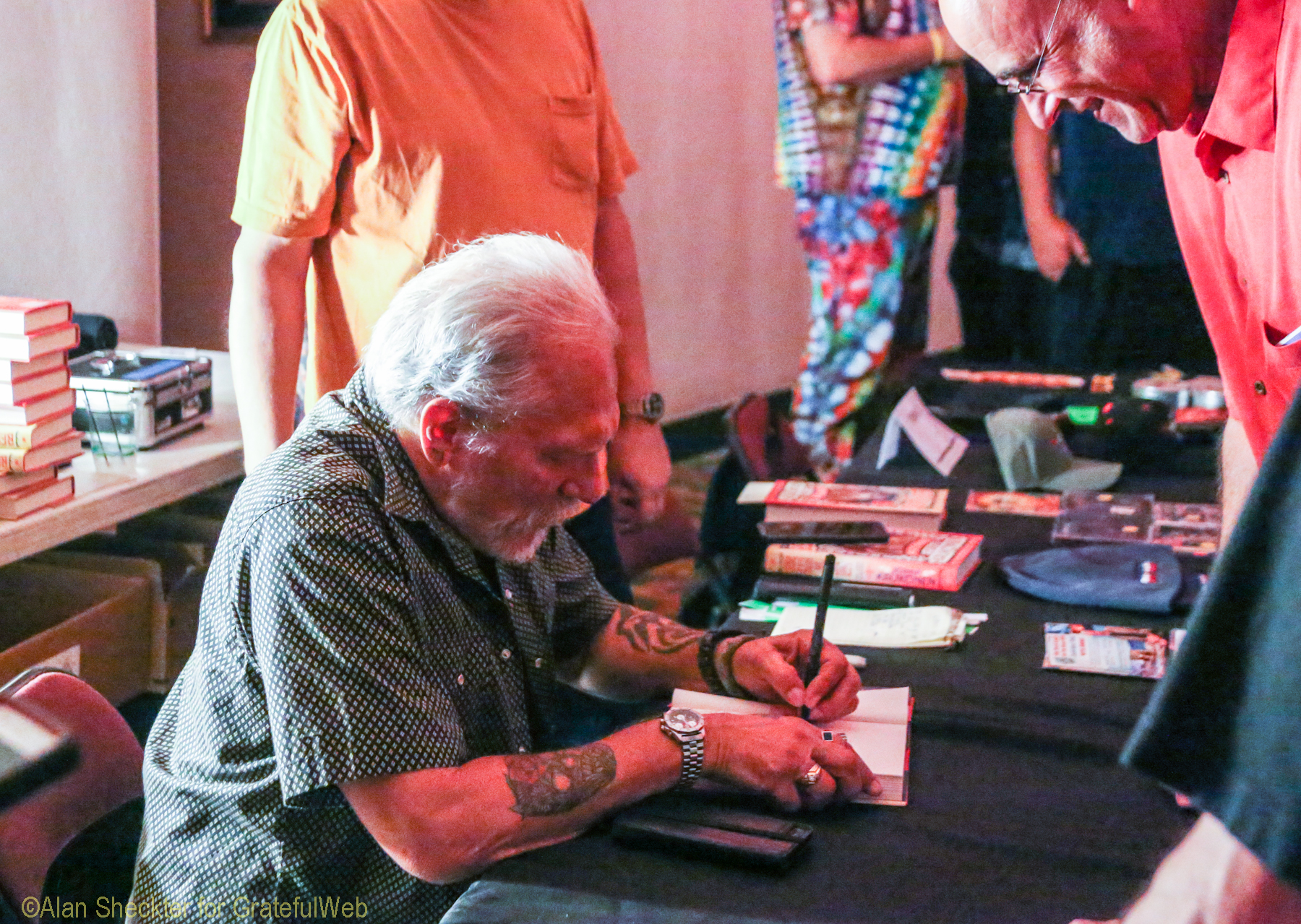 Jorma autographing copies of his new book