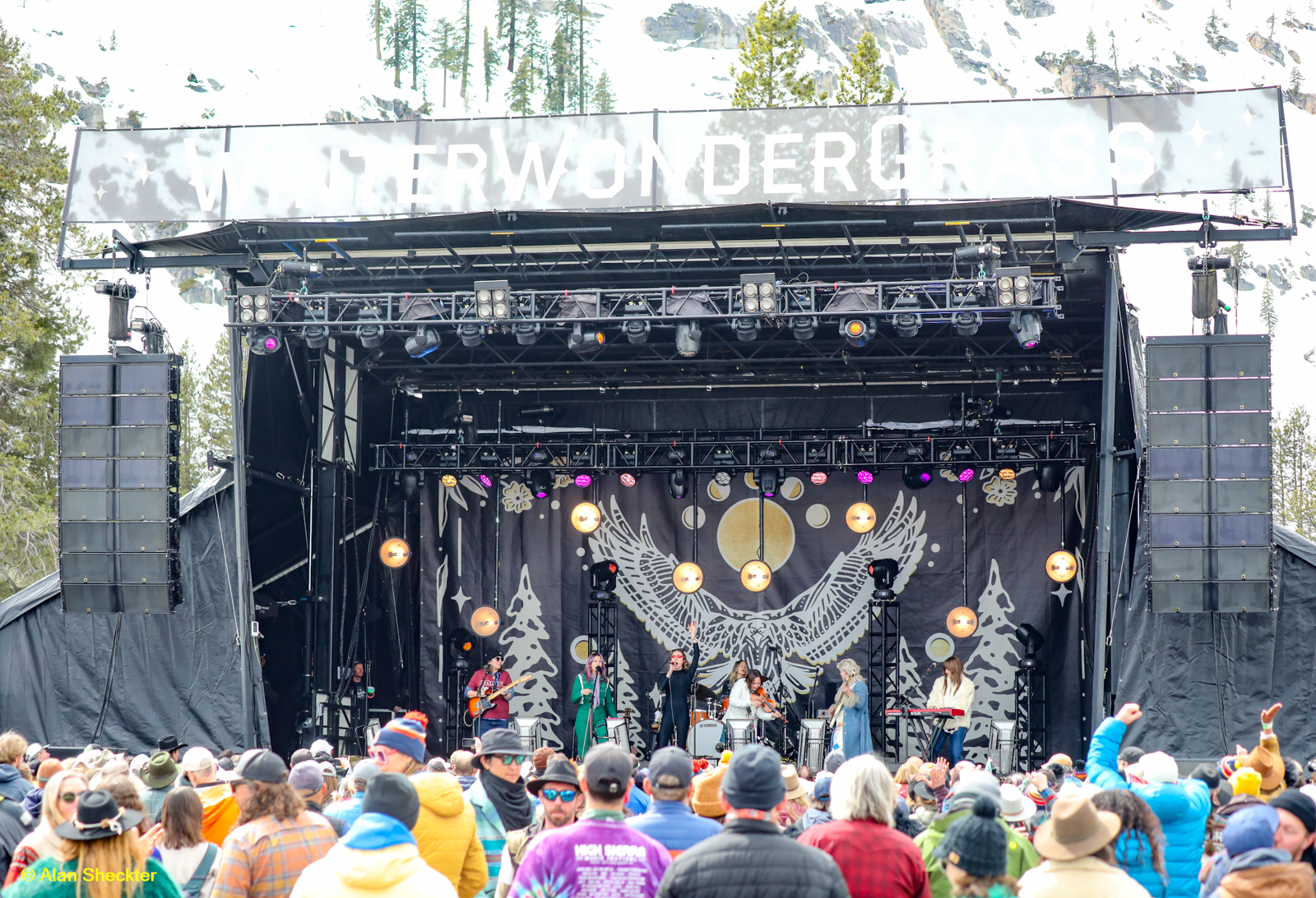 WinterWonderWomen, main stage on Sunday