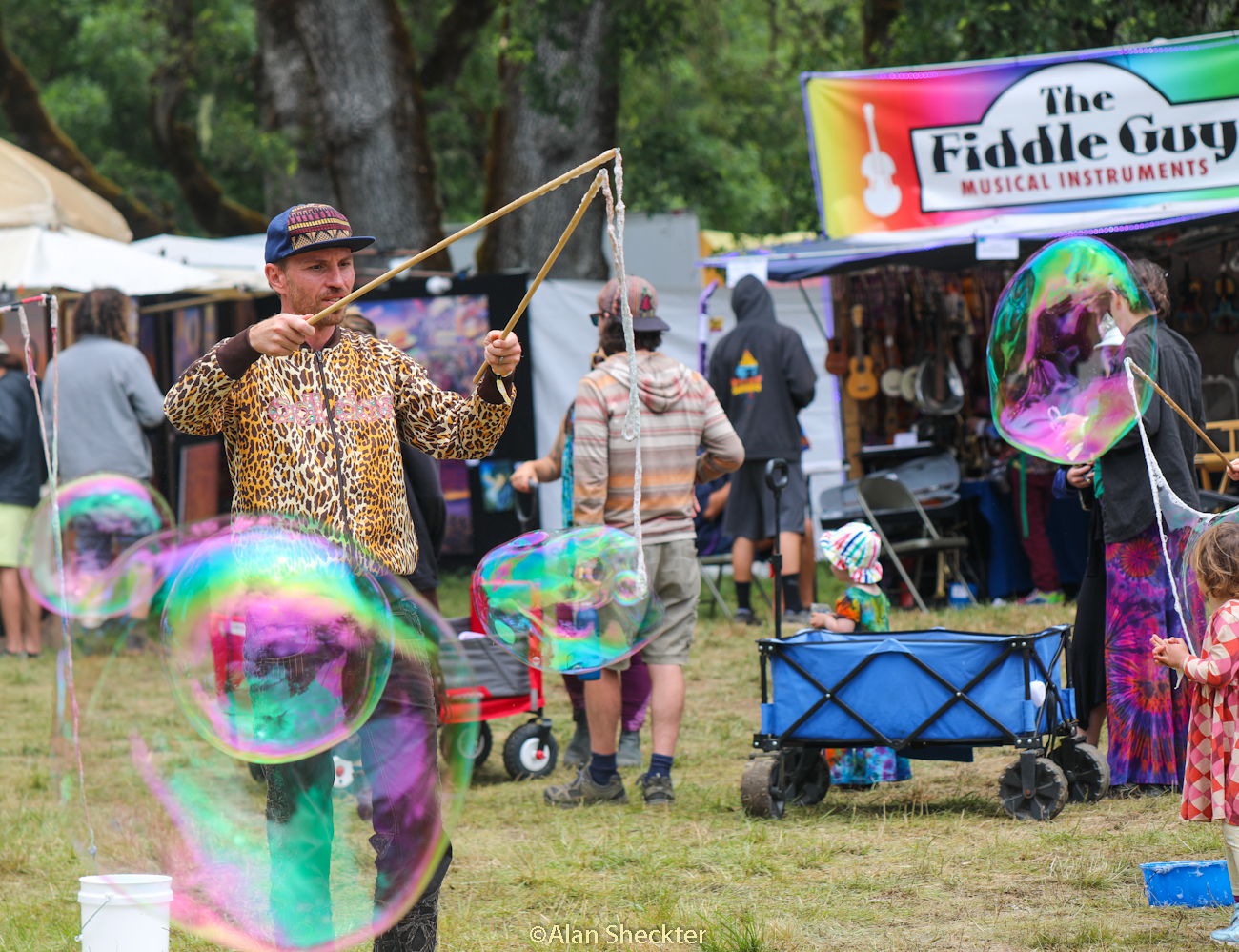 Big bubble fun on the main-stage meadow