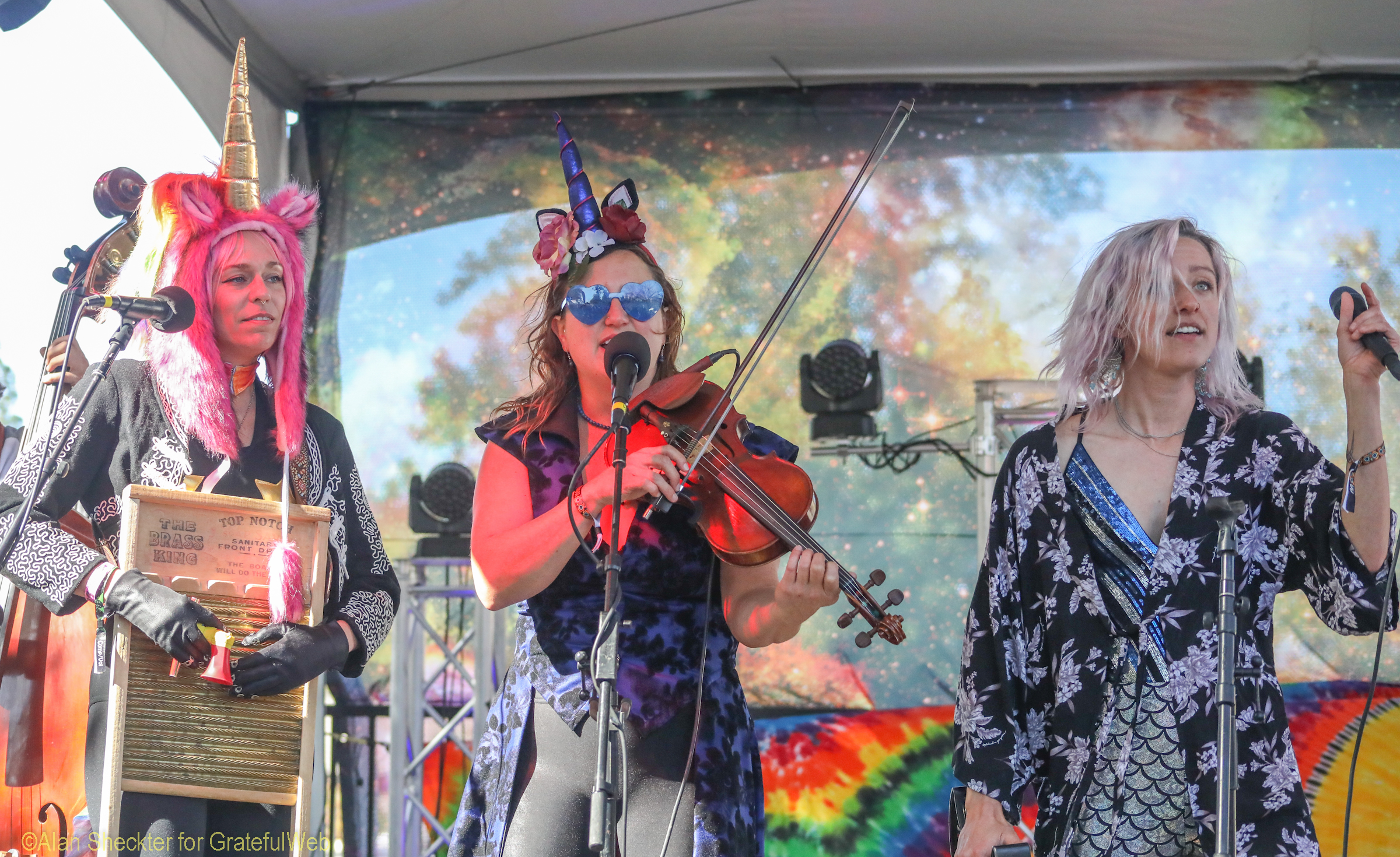 Melly Frances (left) joins Pixie & the Partygras Boys-led jamm session