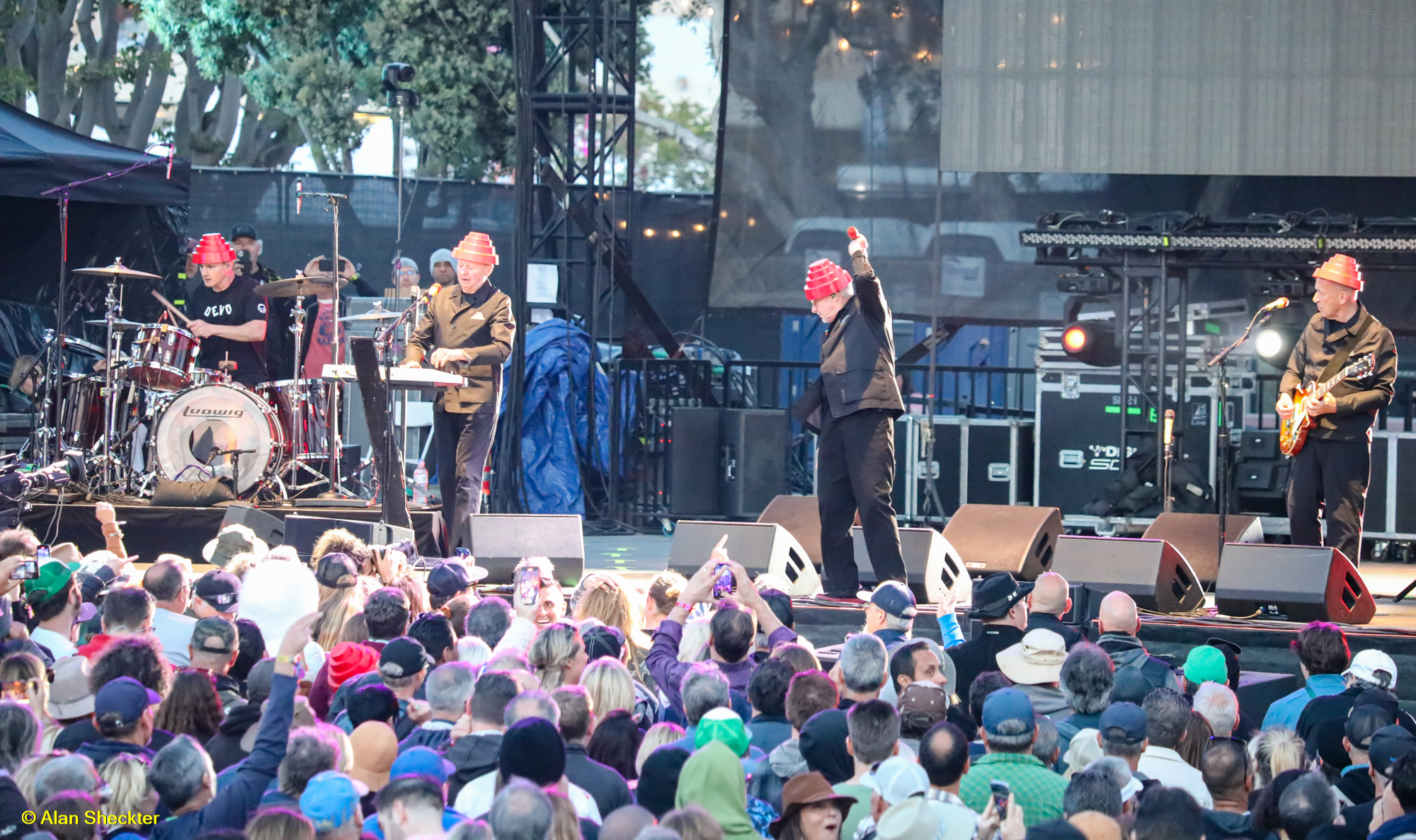 Devo lets loose on Saturday night | Beachlife Festival