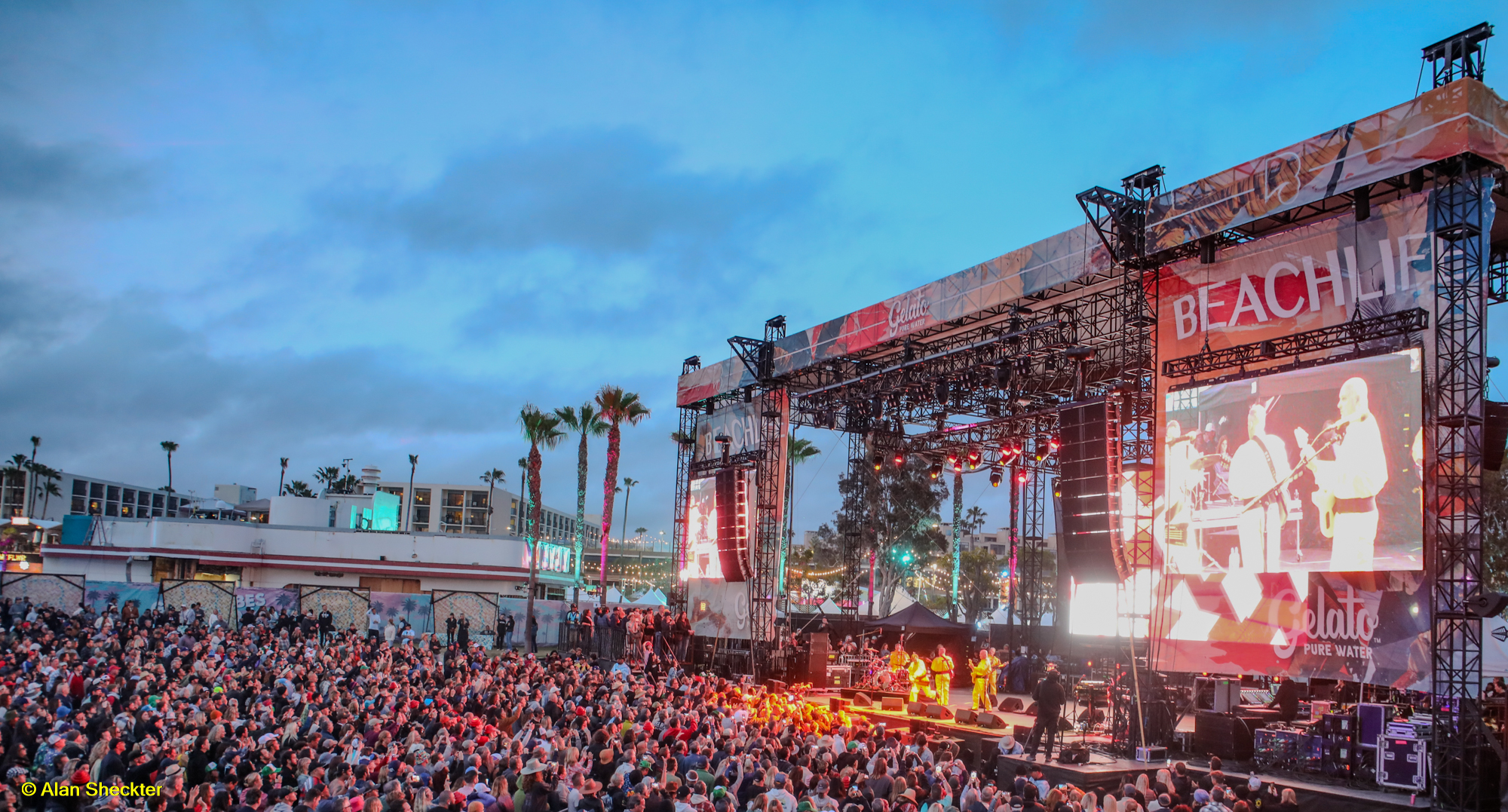 Devo performs to a large Low Tide crowd on Saturday night