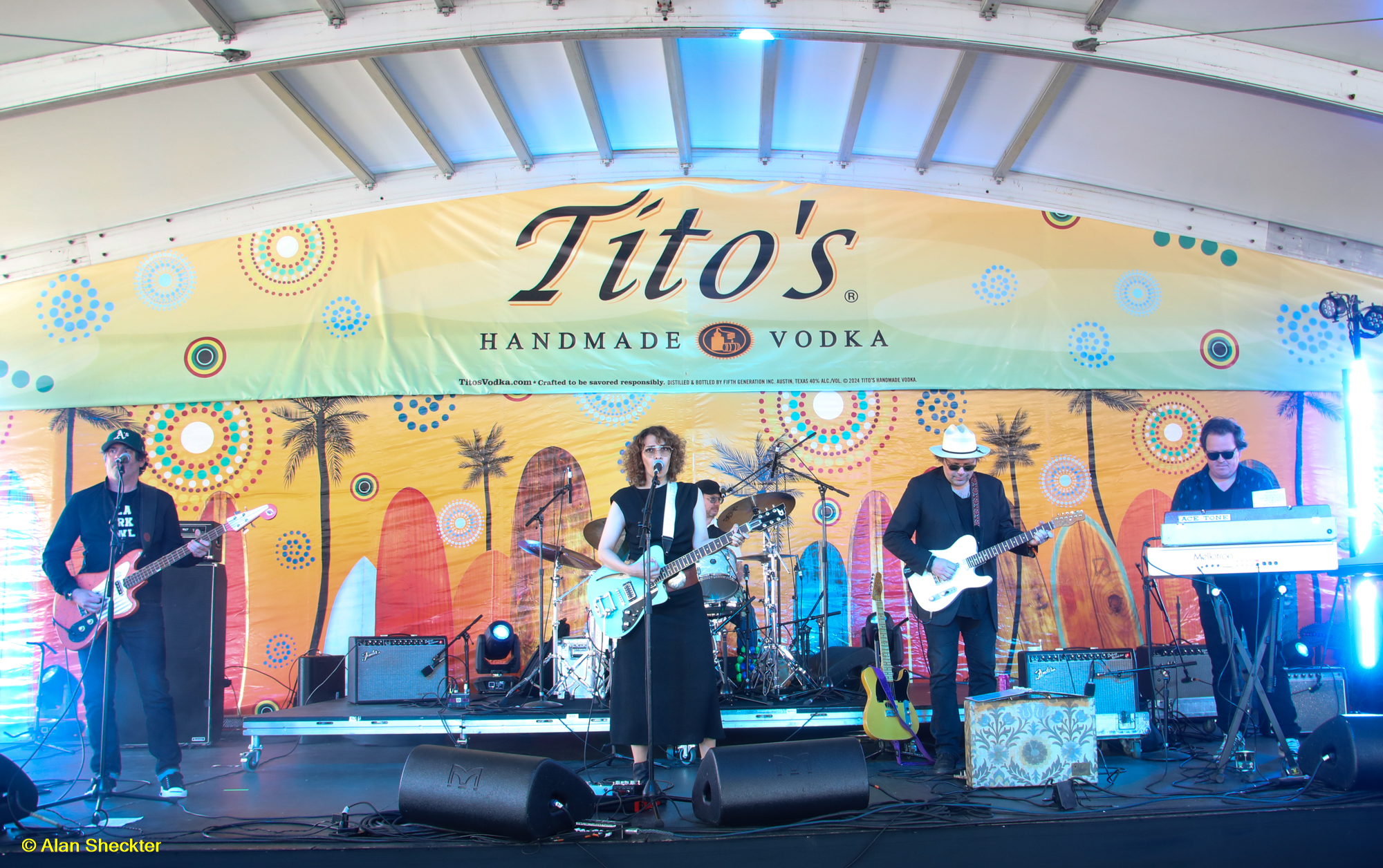 Gaby Moreno and her band | Beachlife Festival