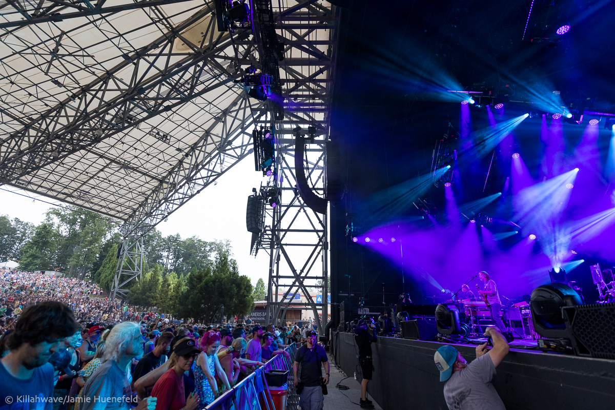 The crowd enjoys the new lighting display | Alpharetta, Ga