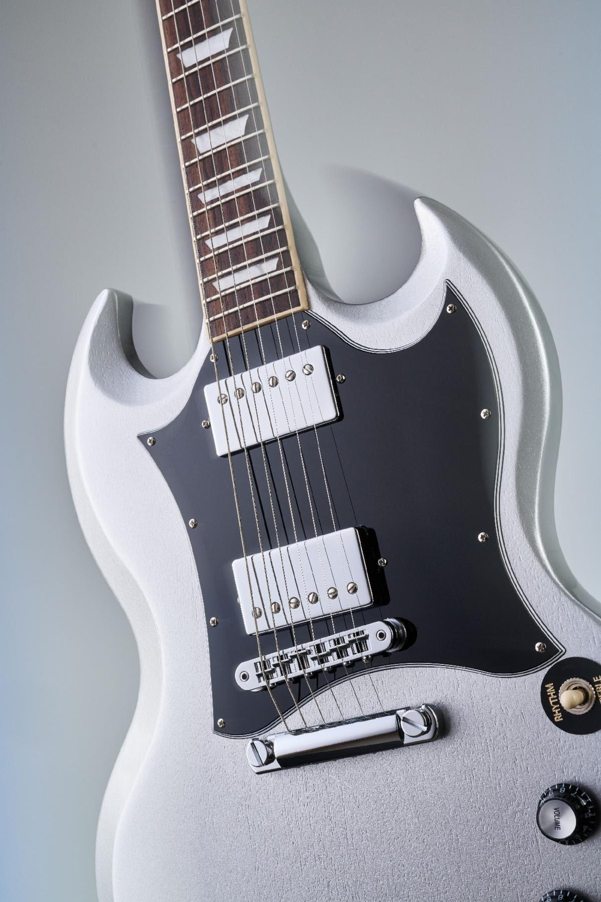 Gibson Custom Color Series SG Standard in Silver Mist.