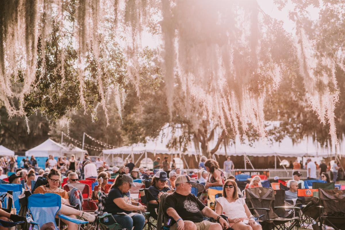 Festival attendees enjoy relaxing in the afternoon sun. (Lexi Wharem Photography)